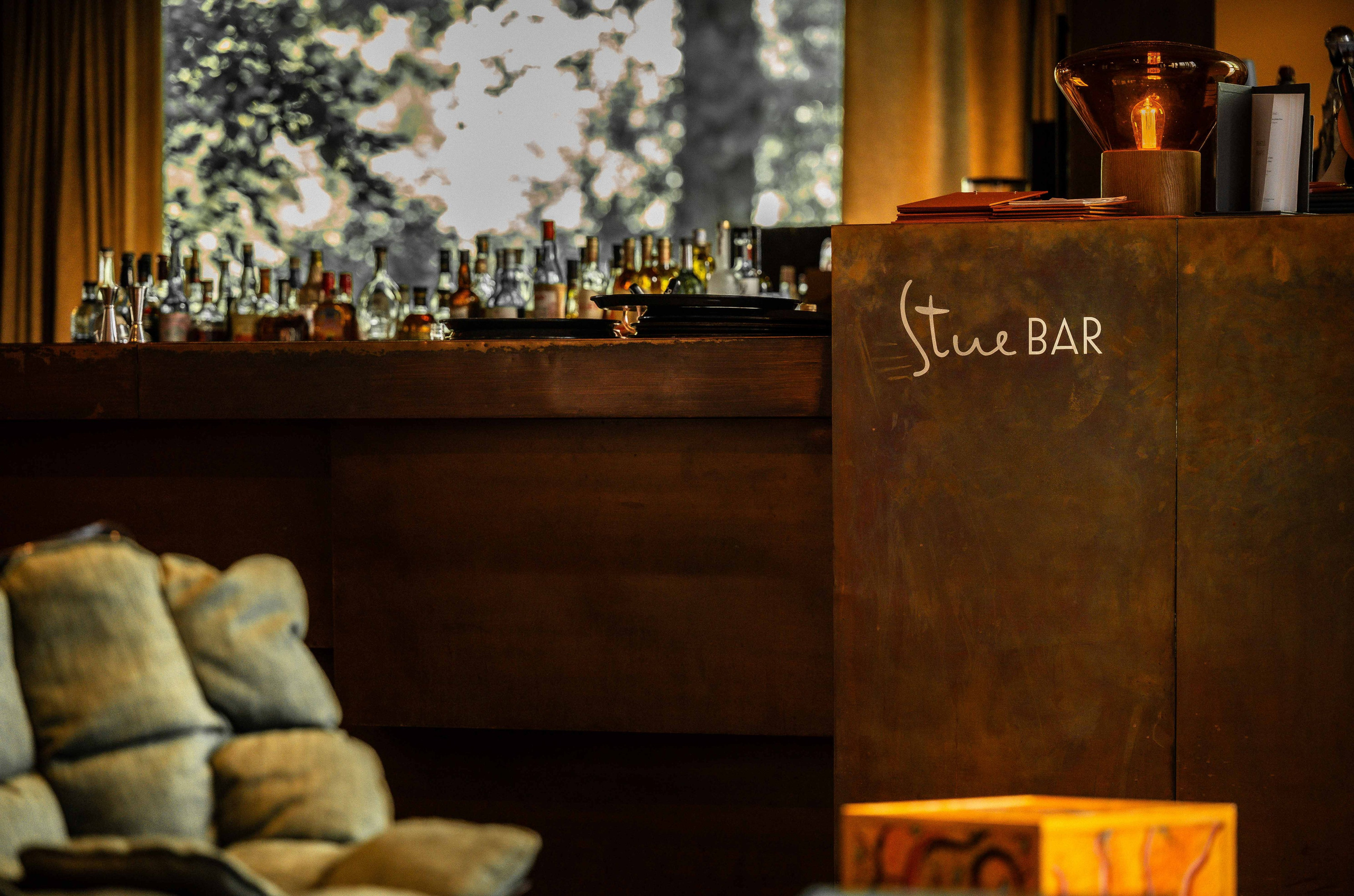 Elegante Lobby des Das Stue Berlin – fotografiert als Interiorfotografie