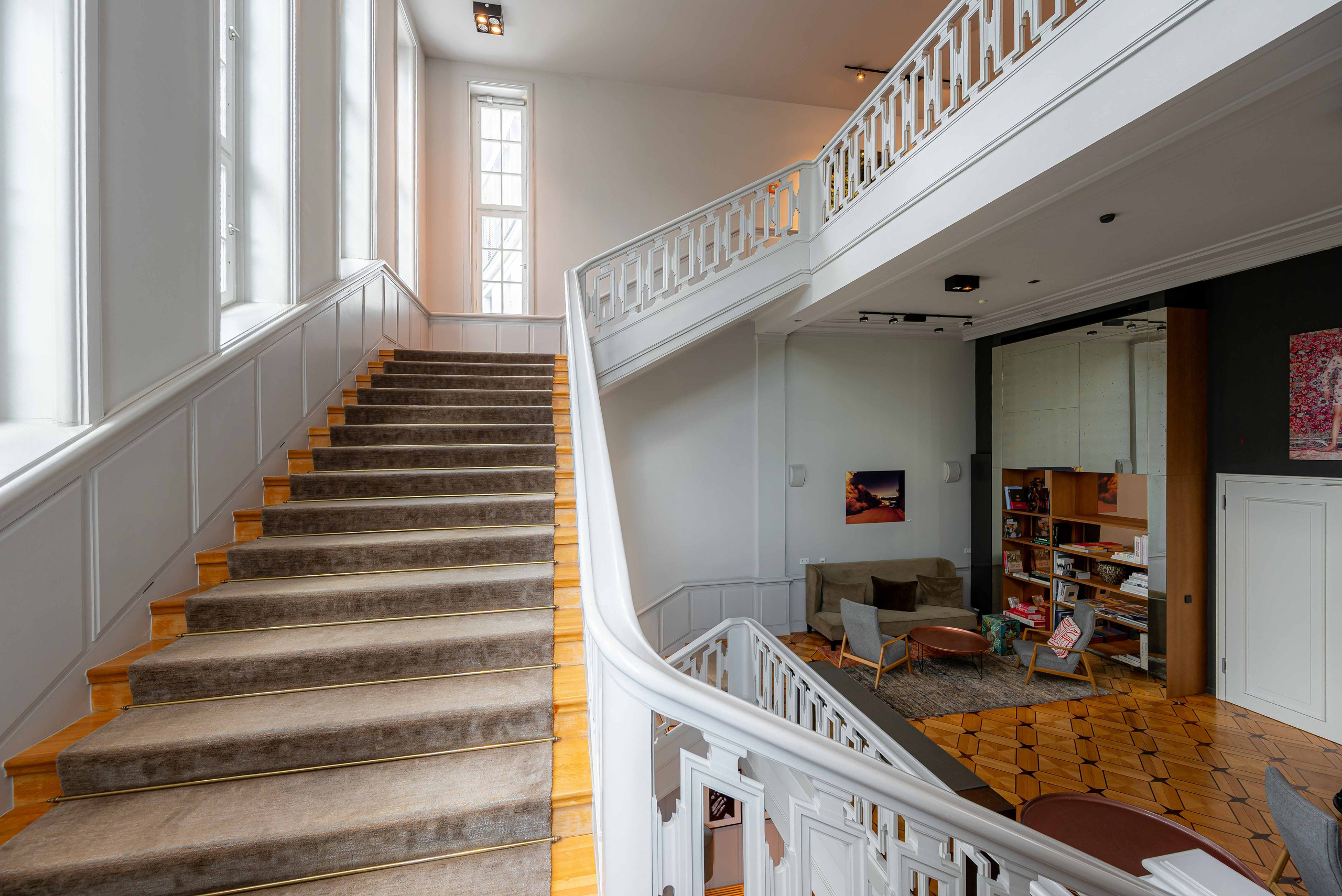 Treppe und Interior im Das Stue Hotel Berlin – Architekturfotografie