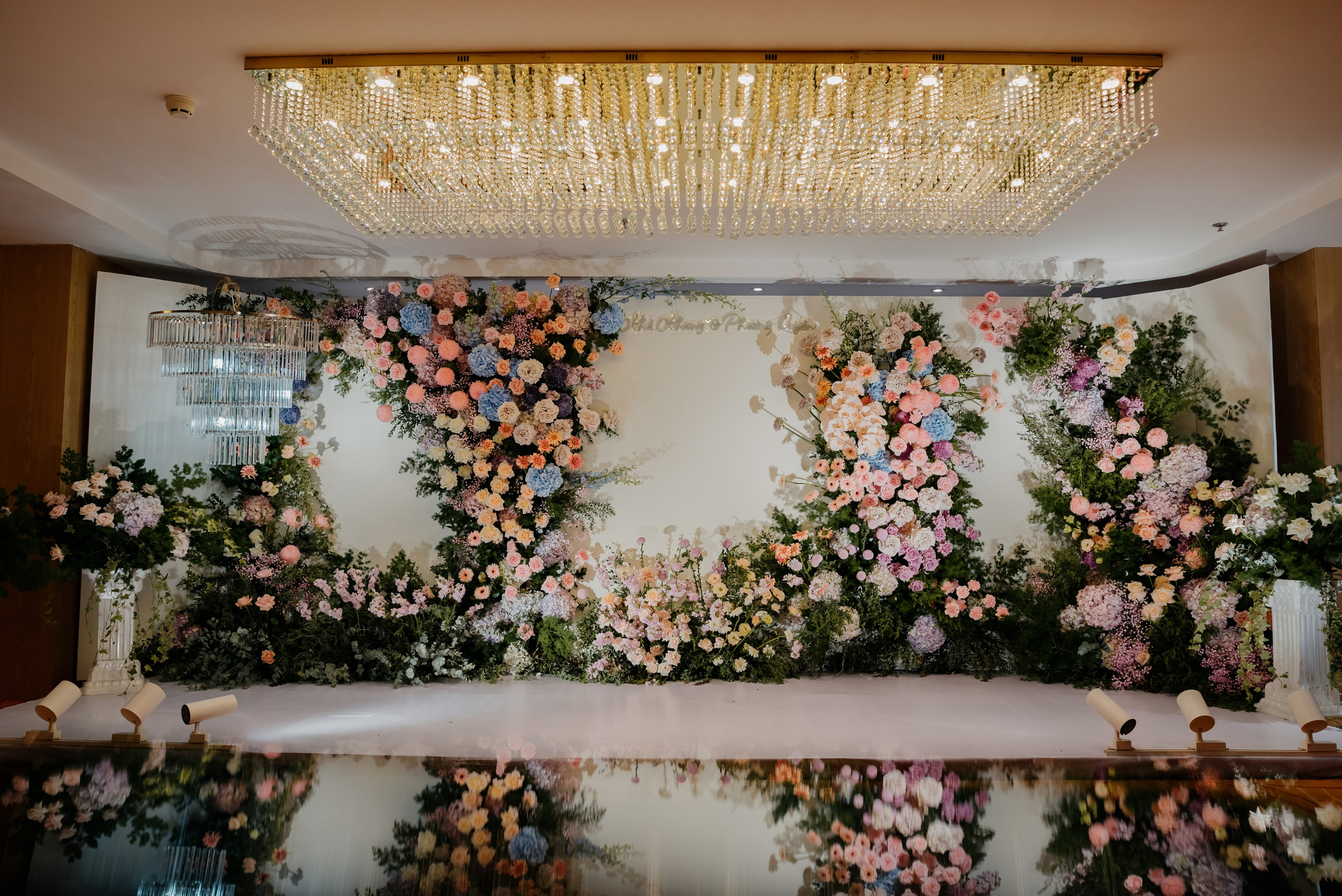 KHANG & QUYEN / Lavela Hotel. Saigon Wedding Present | Art Beyond Moments