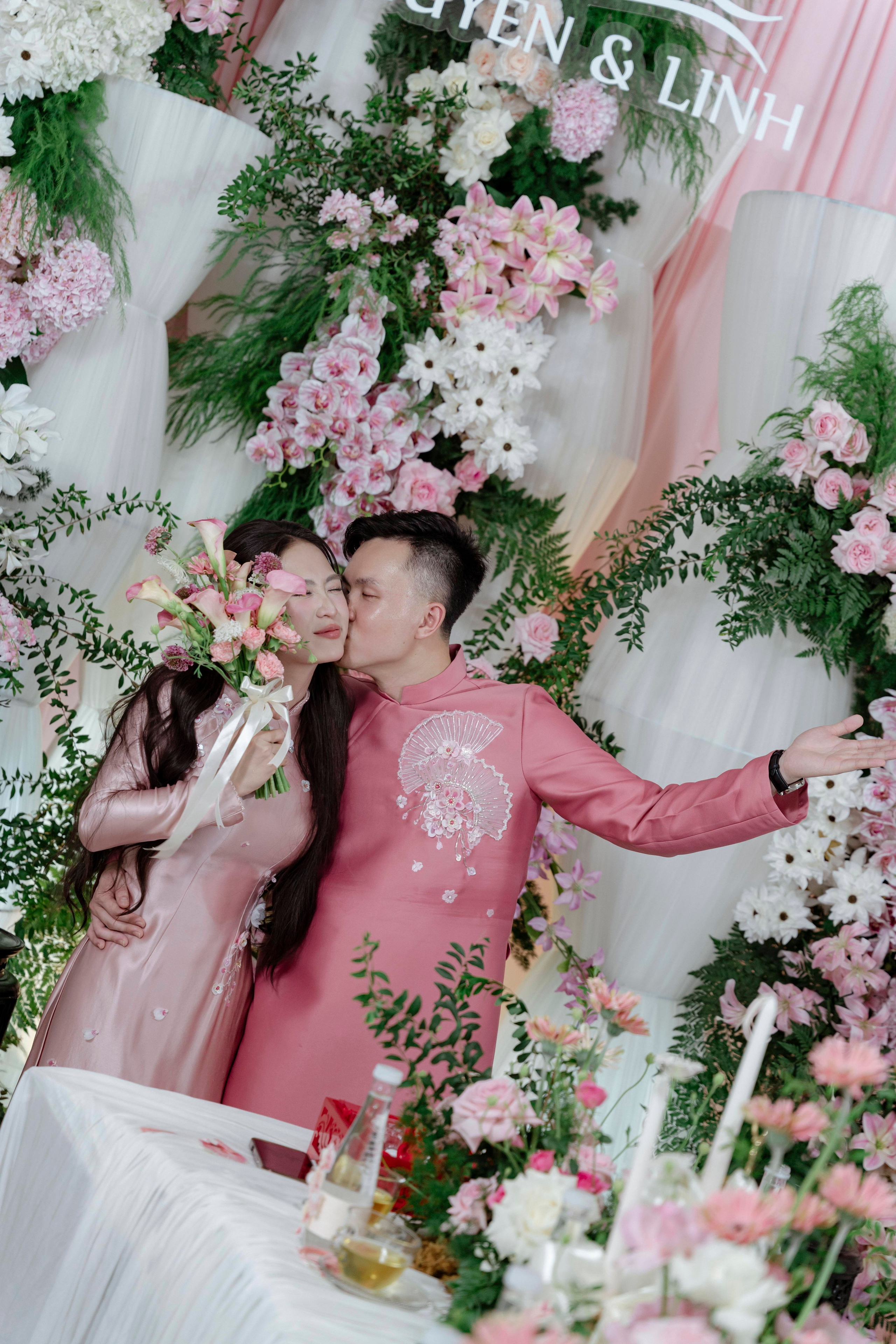 LINH & HUYEN. WEDDING PHOTOGRAPHER IN VIETNAM