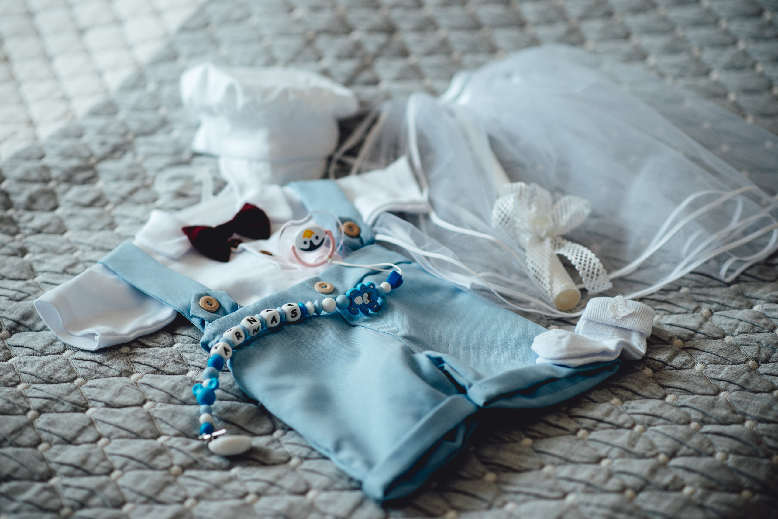 Krikštynos, krikštas, krikštynų fotosesija, ceremonija, bažnyčia krikštynų pasiruošimo fotografavimas. Krikštynų fotografas Vilnius Trakai kaina krikštynų fotografavimas fotografė personal.lt photogrpahy kainos šeima, vaikai profesionali natūrali meninė reportažinė klasikinė fotosesija, krikštynų fotosesija gamtoje