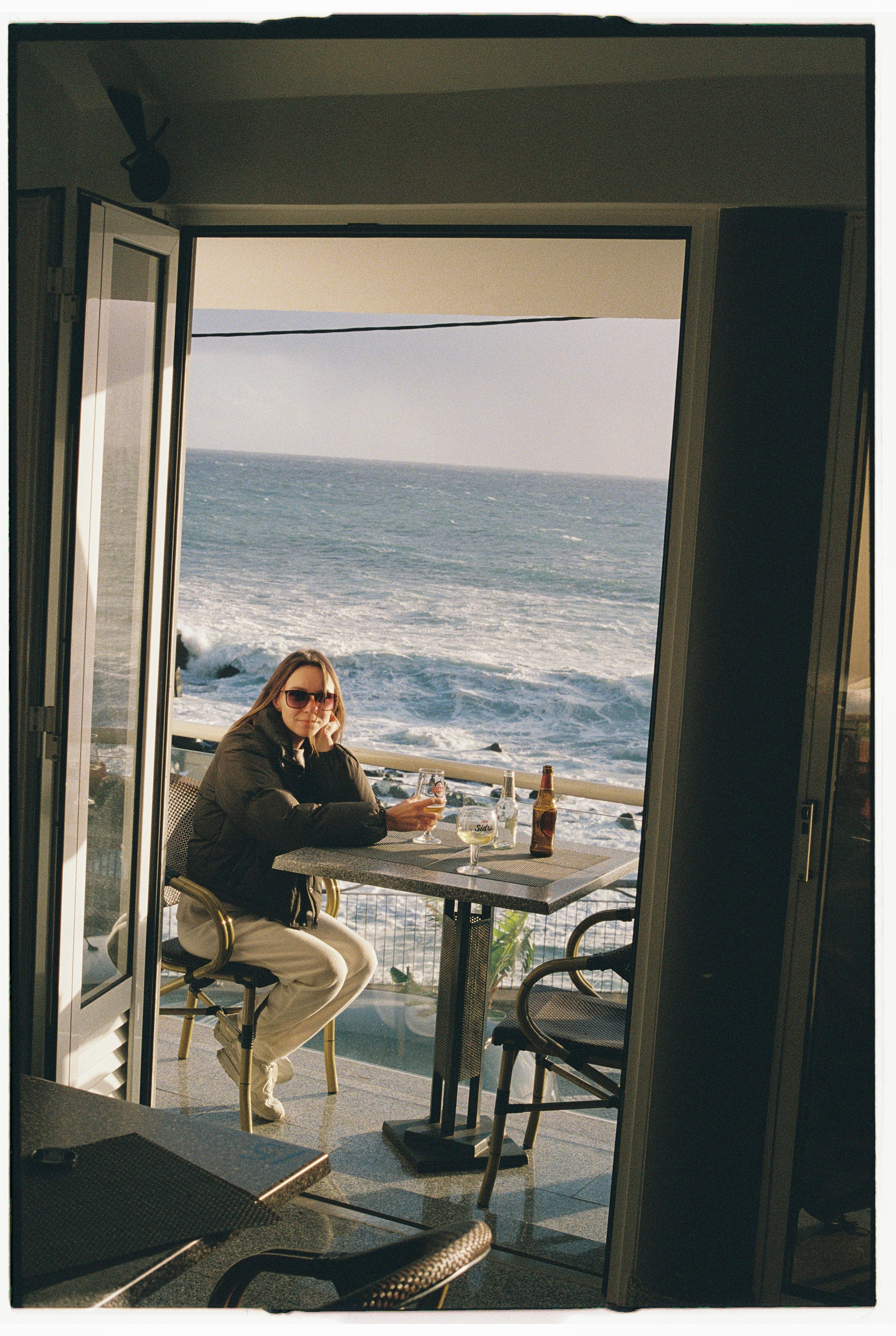 Balcony with a view of the Atlantic. Portrait photographer in Madeira — Marina Shtukina