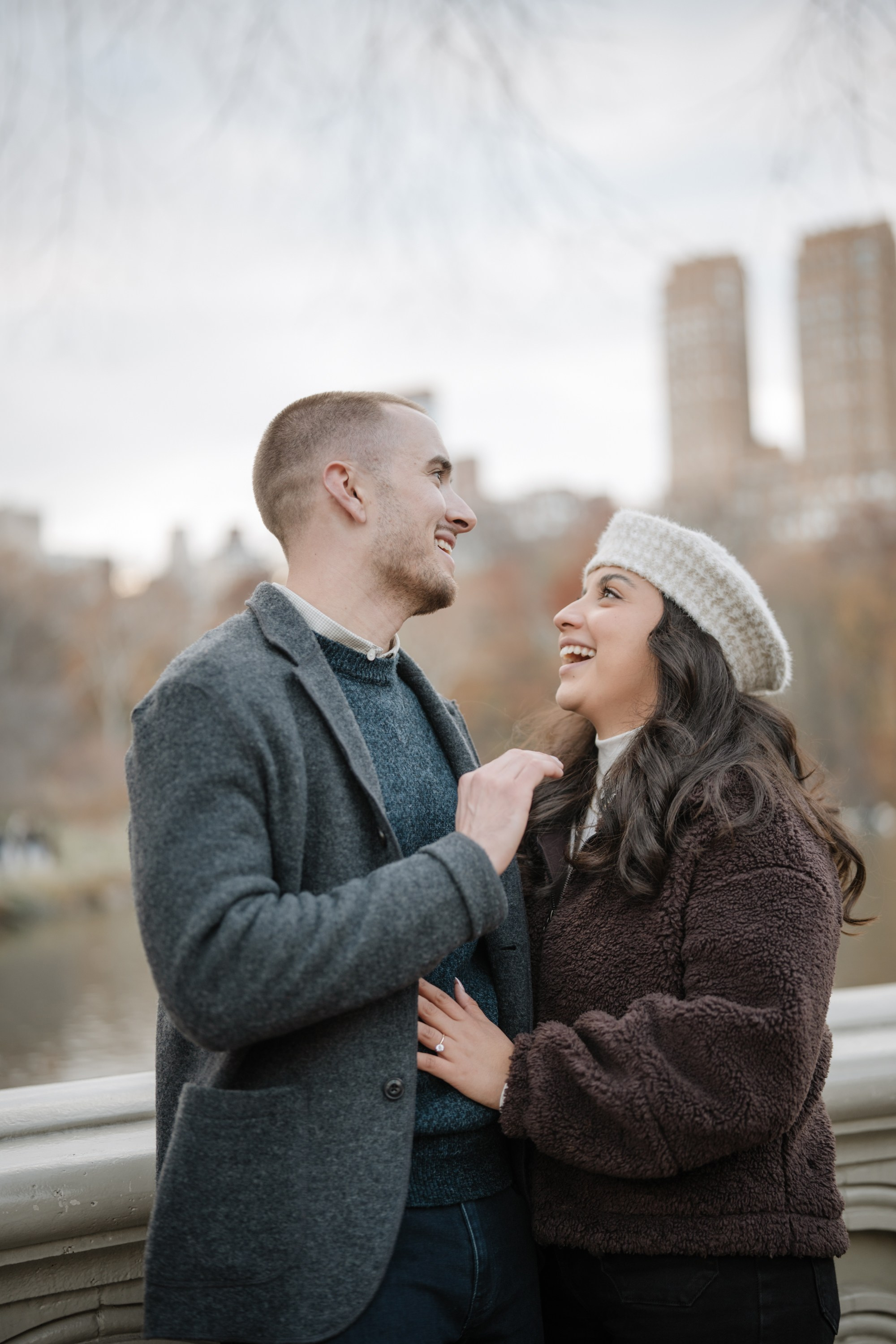 Proposal in Central Park. Portrait and wedding photographer in New York
