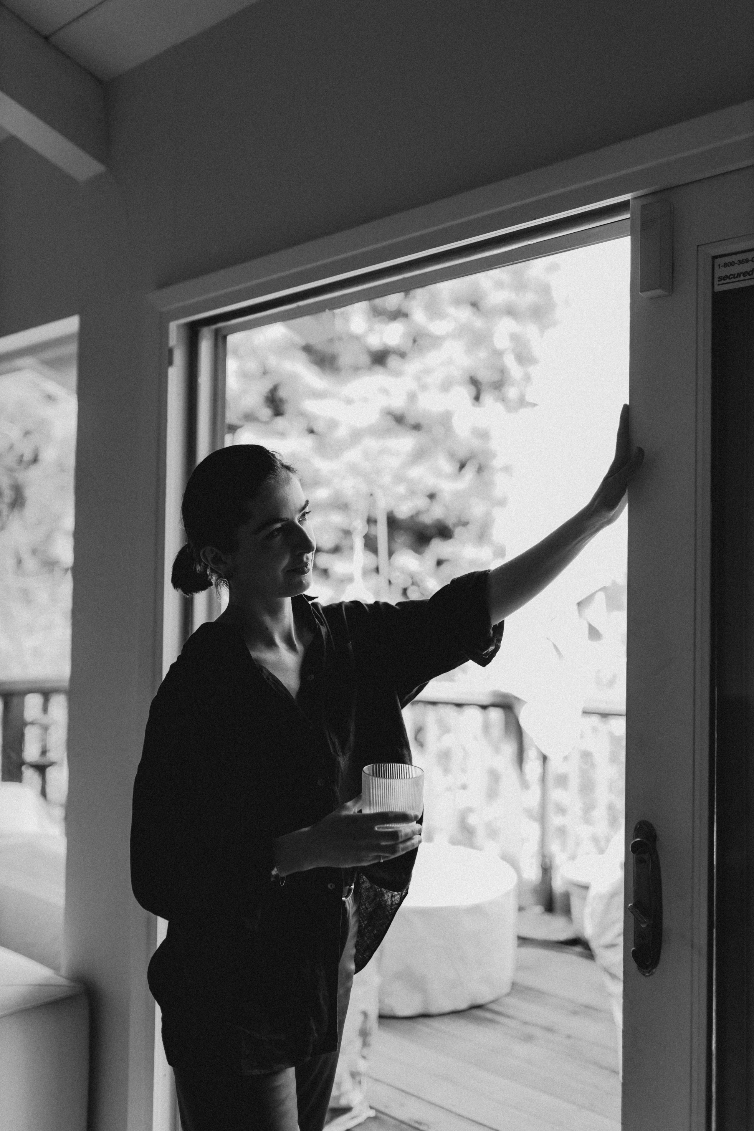 Your minimalistic home portrait may look like. Maternity, newborn photographer in the Bay Area|Iryna Rakivnenko