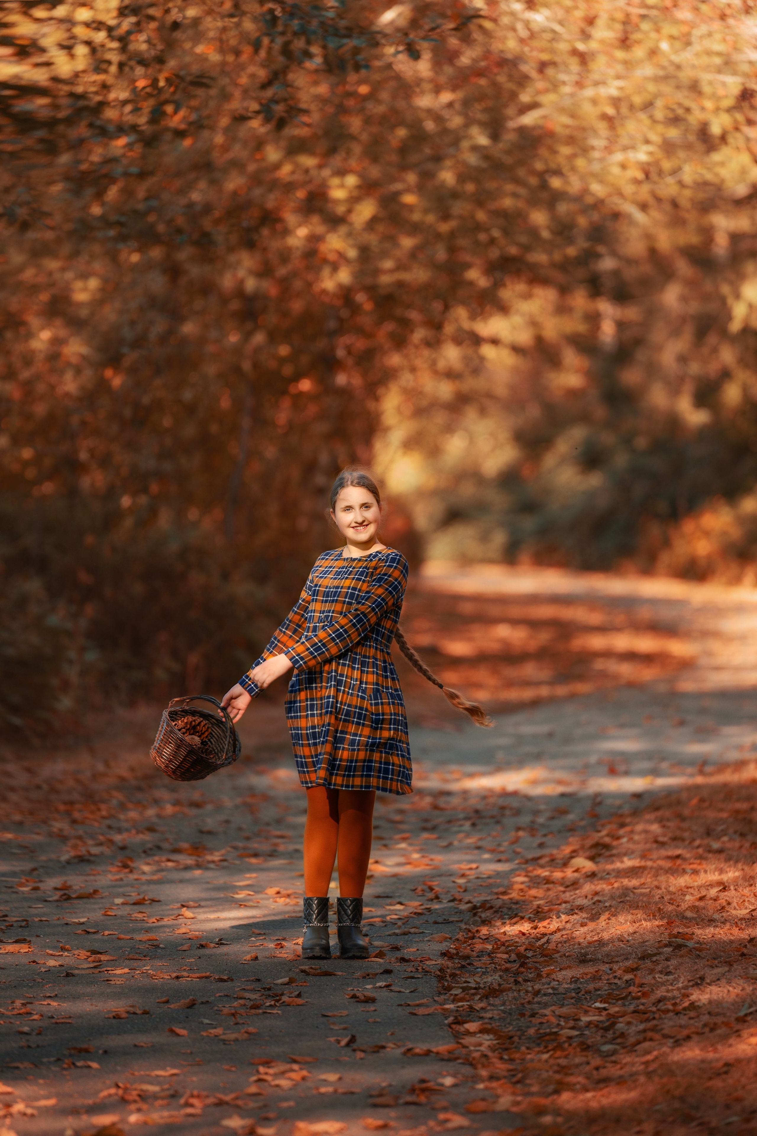 Caity in the autumn forest. Wedding & portrait photography in the Seattle Area. Helen Michelle photographer