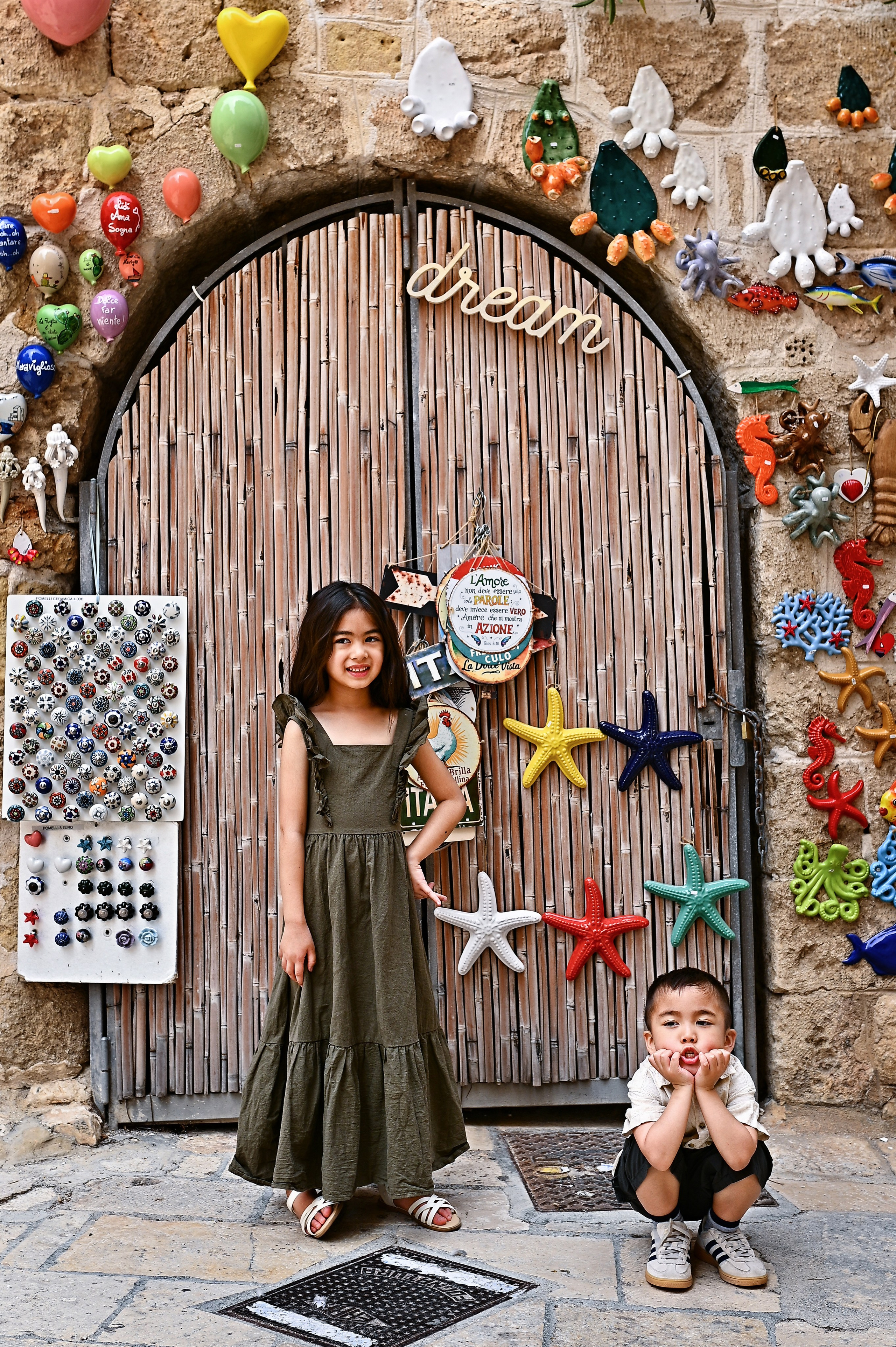 Family Photoshoot in Monopoli with Aiza and Jamie. Fotografa in Puglia e Roma — Servizi fotografici romantici in Italia
