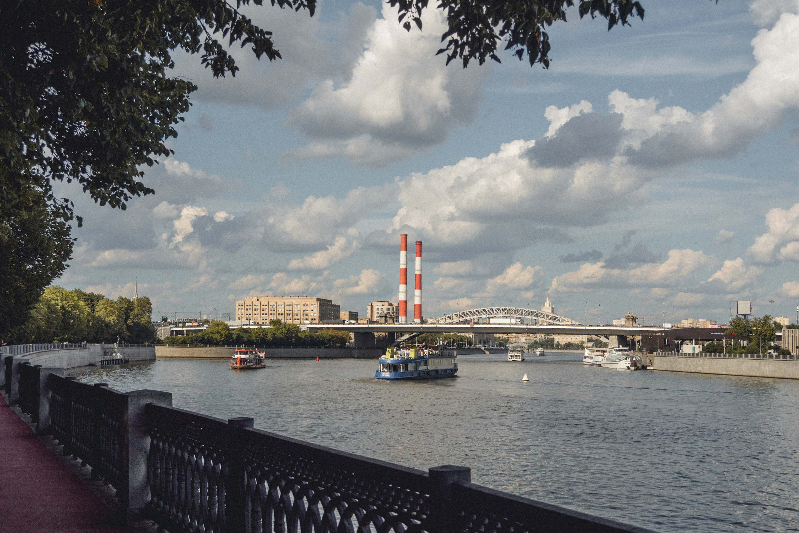 Воробьевы Горы. Photographe sur Cote d’Azur. Portraits de familles, couples, enfants, événements