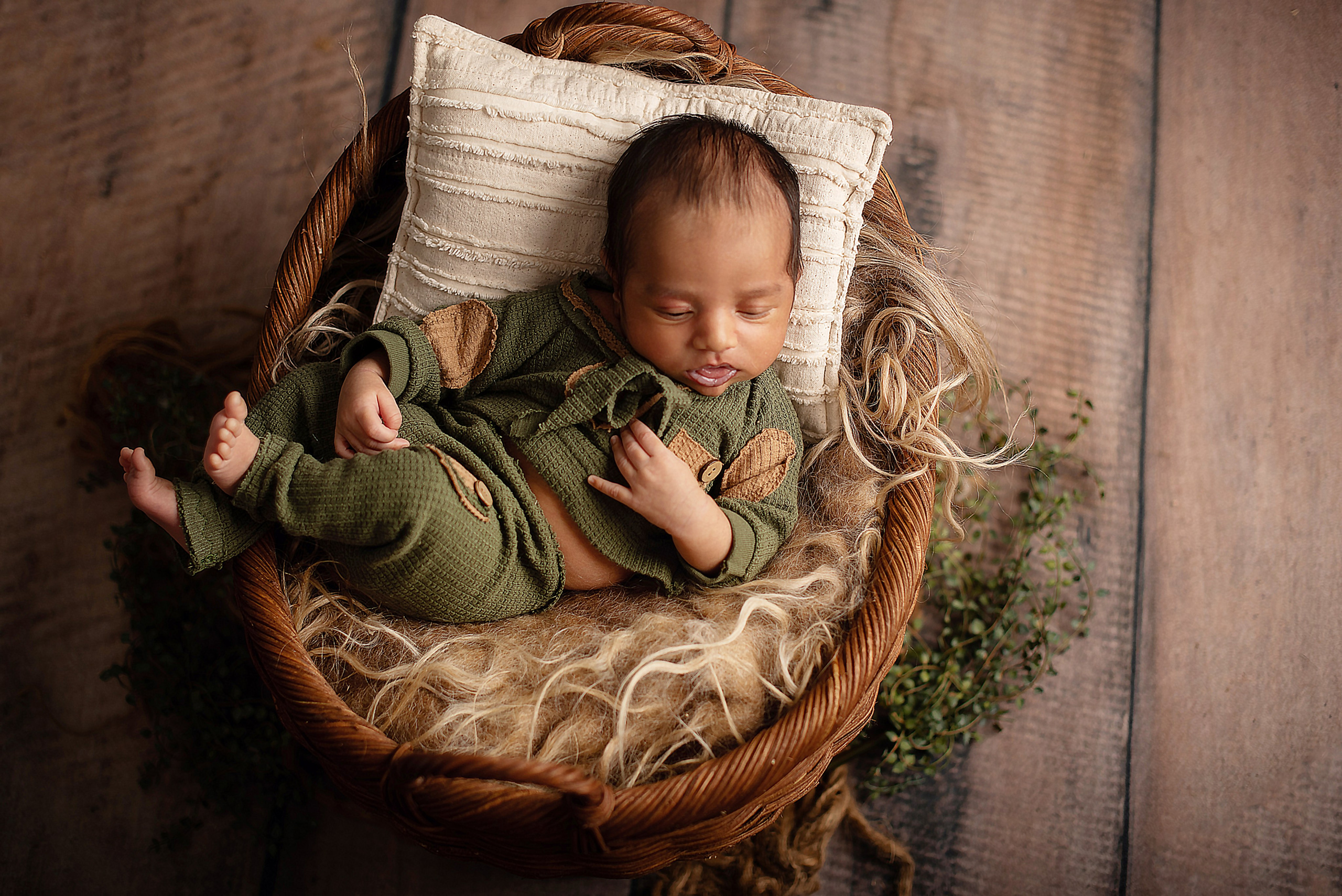 Mr Cute. Newborn, pregnancy, family photographer in New Jersey