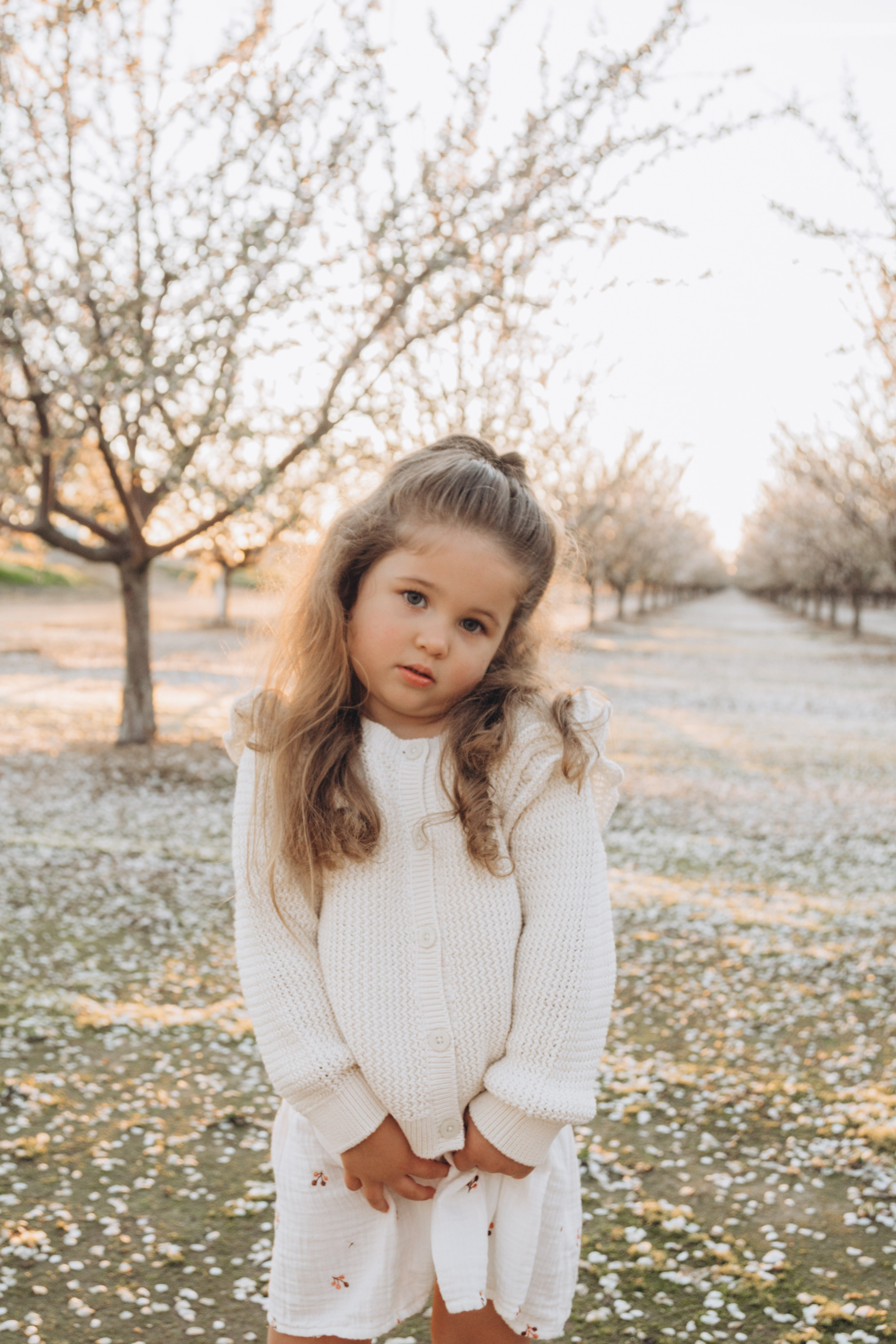 Family in nature. Family and children’s lifestyle photographer Elena Tumanova