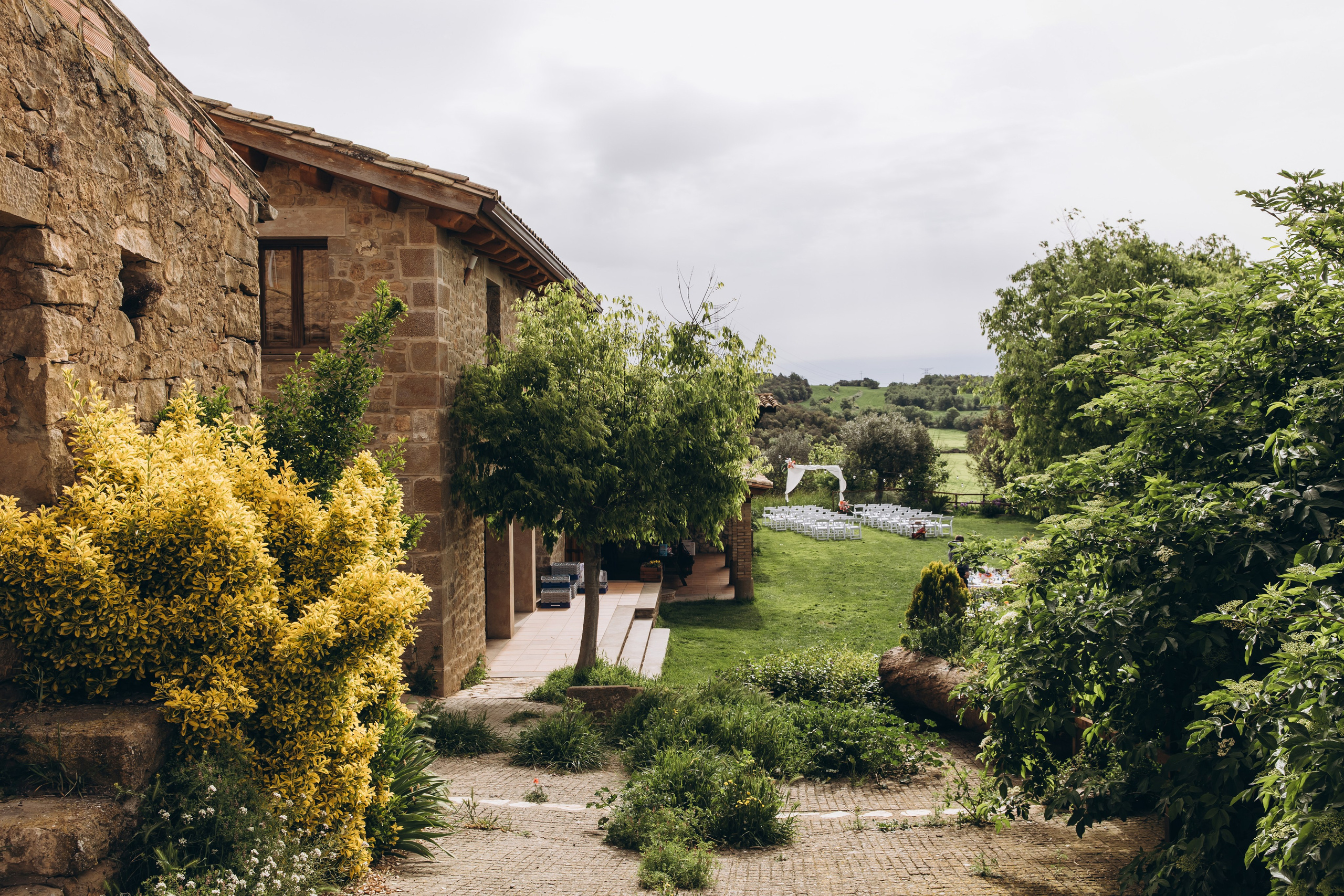 Couple in Venice canals – wedding photographer Italy, Barcelona, French Riviera.