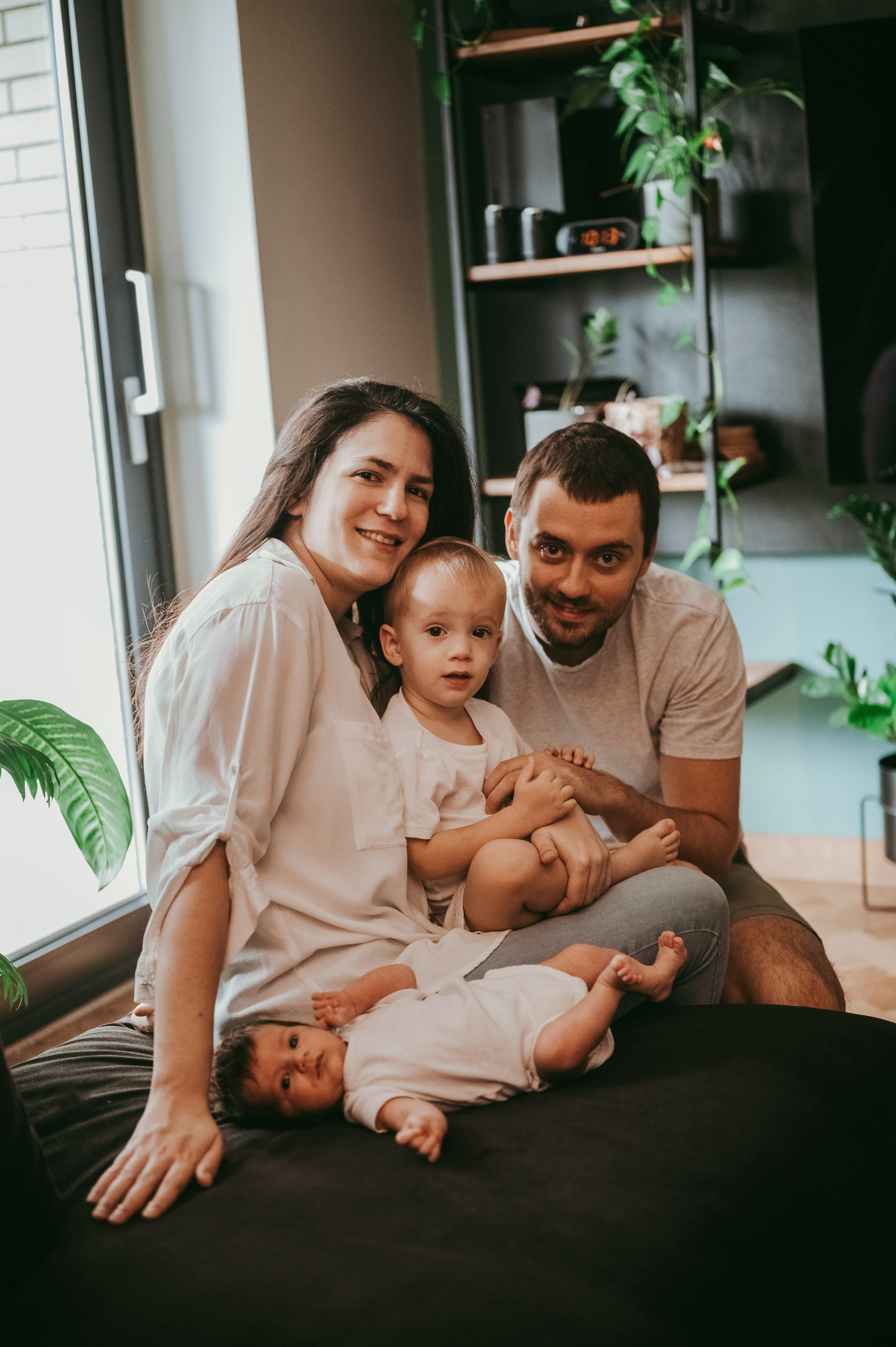 Sonja, Nikola, Lazar i Luka / porodicno fotografisanje kod kuce. Deciji i porodicni fotograf u Beogradu Oksana Skendzic