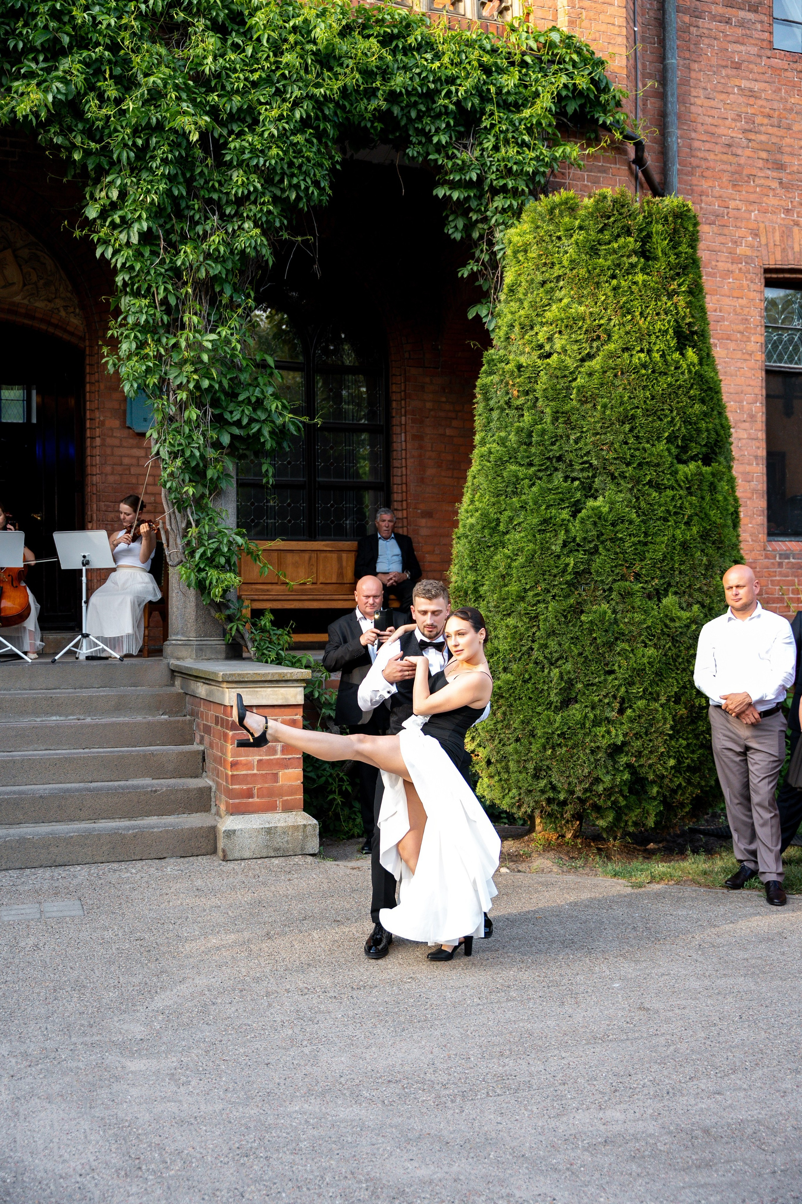 E&N: Zamek w Rzucewie. SL Wedding Photo — Editorial, Elegant & Timeless Wedding Photography in Poland and Across Europe