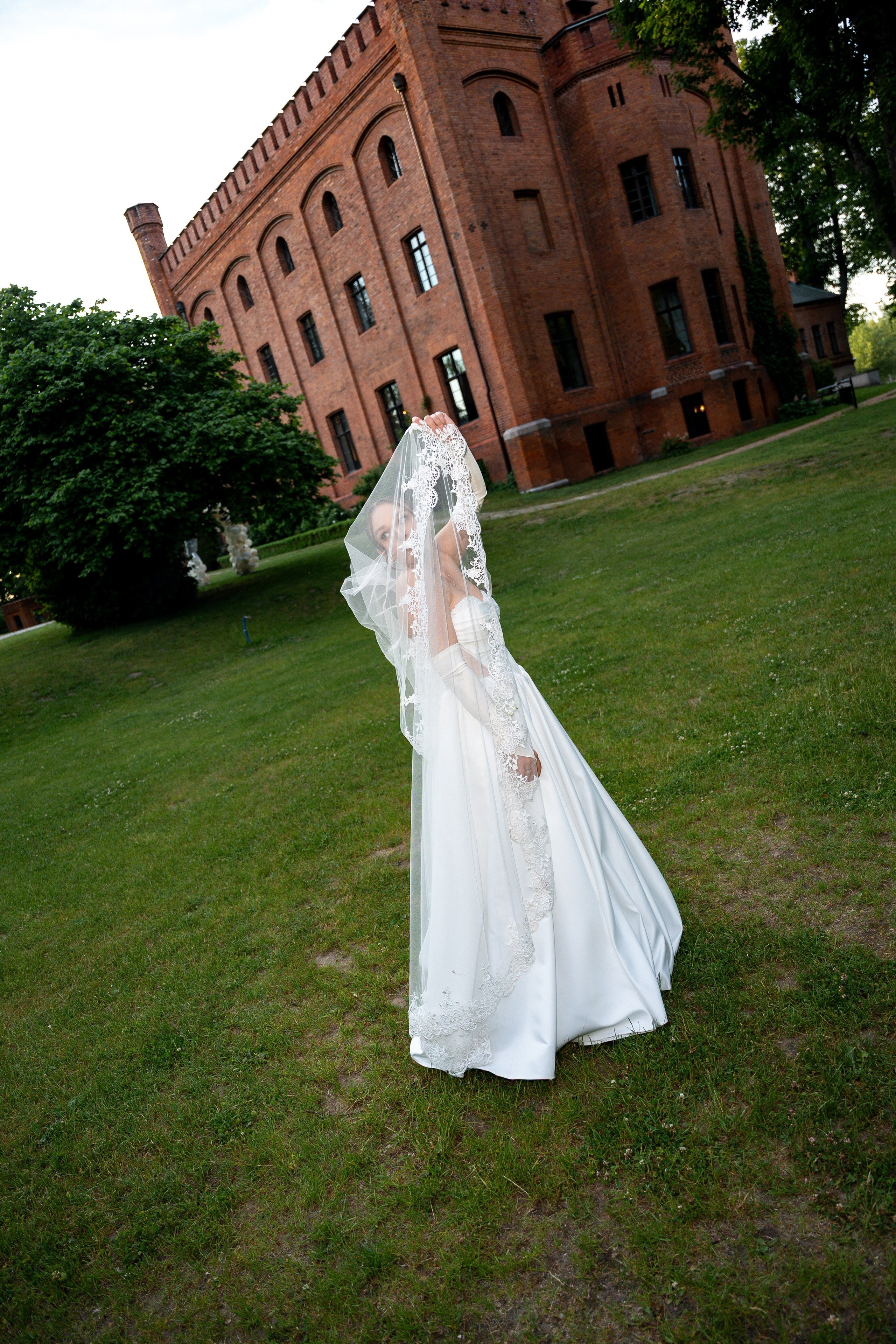 E&N: Zamek w Rzucewie. SL Wedding Photo — Editorial, Elegant & Timeless Wedding Photography in Poland and Across Europe