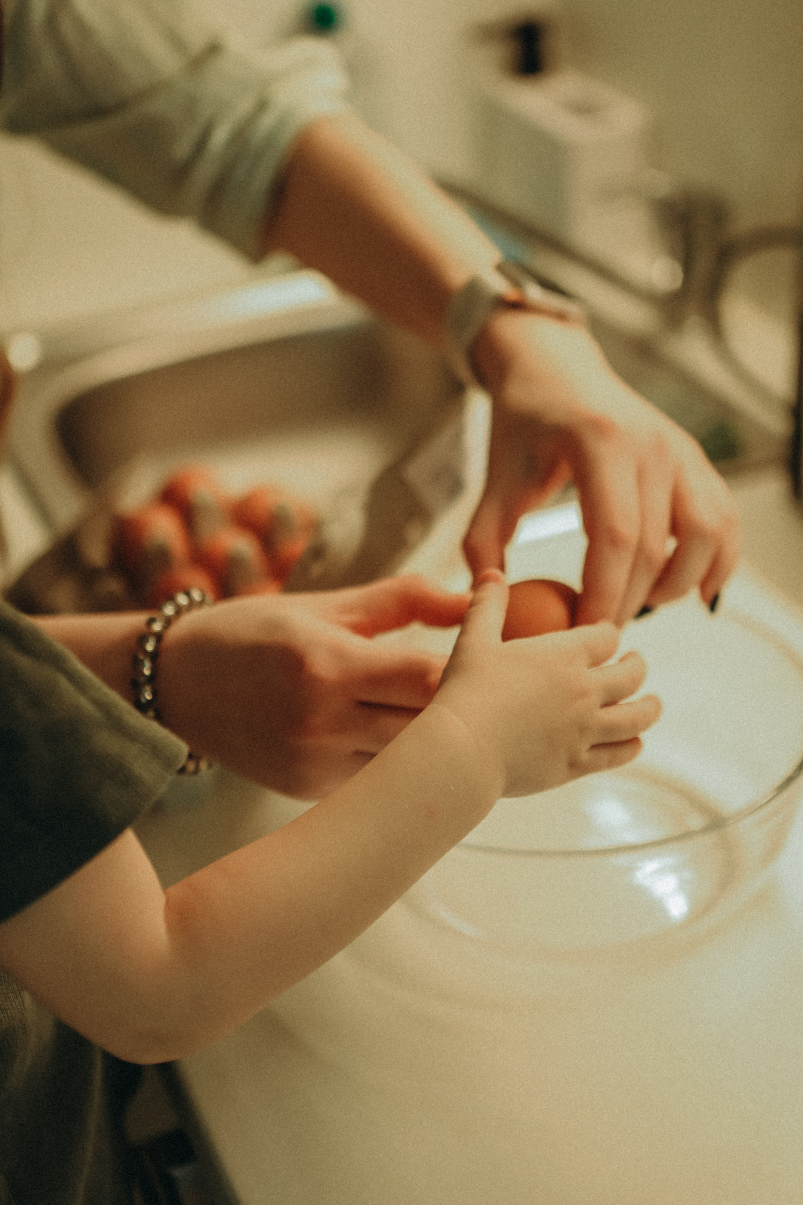Familie zu Hause. Fotografin Wien Alona Kim