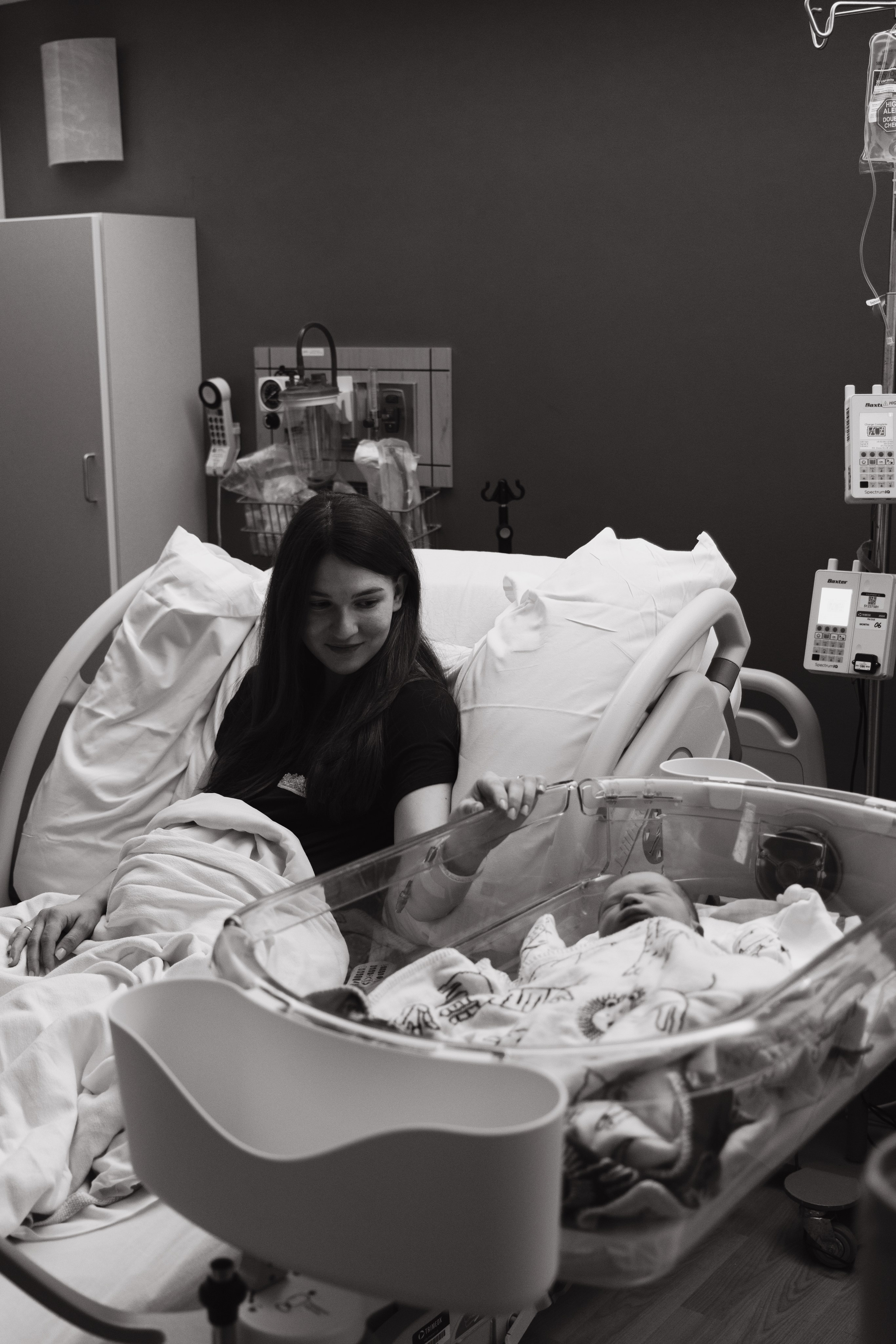 Childbirth. Eikanmedia | Photographer and videographer capturing weddings, families, engagements, pregnancy & newborns | Vancouver, WA | USA