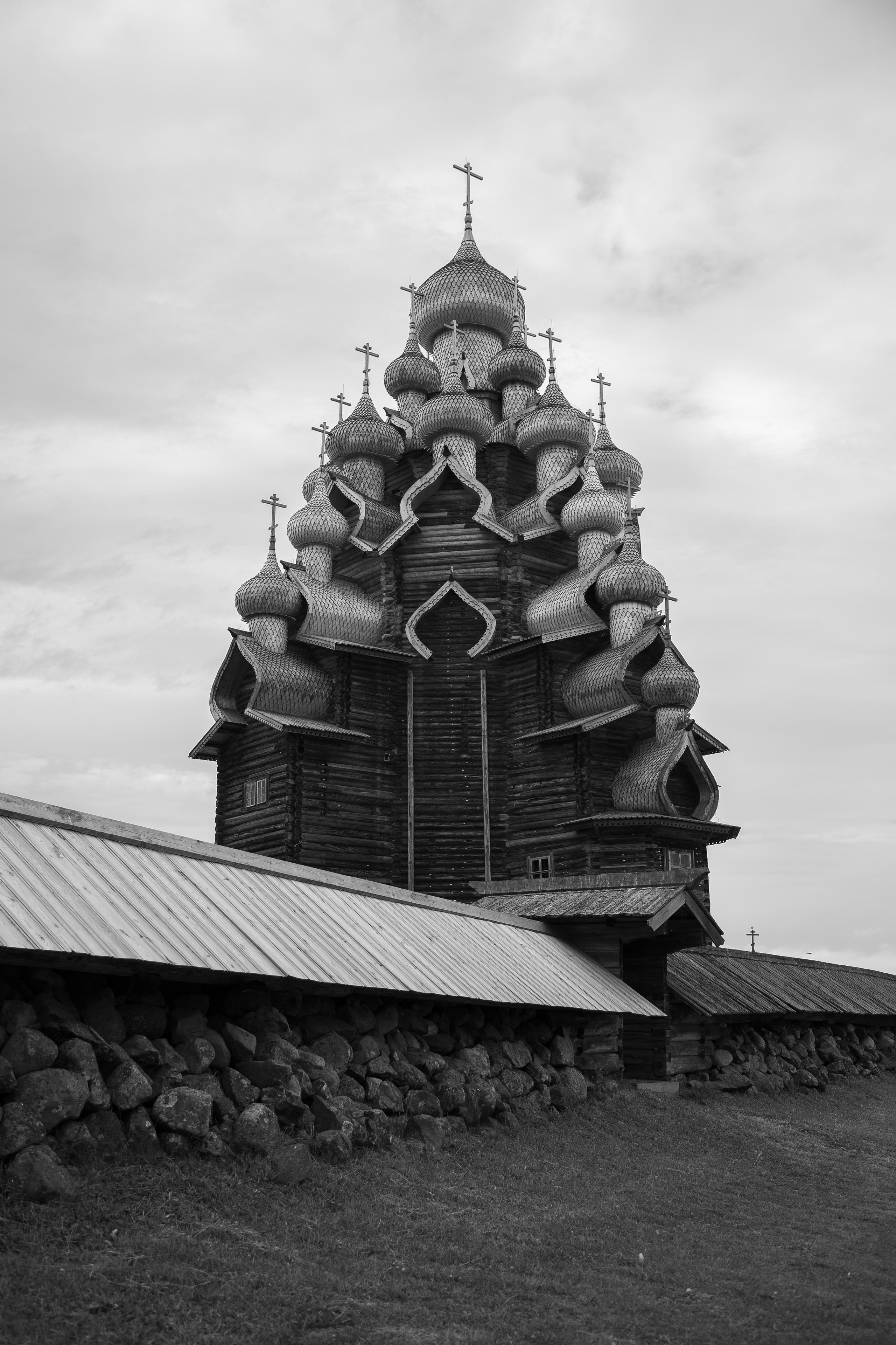 Russia. Kizhi Island. Covid period. Anastasia Shapoval violoniste et photographe. Paris — Bourges