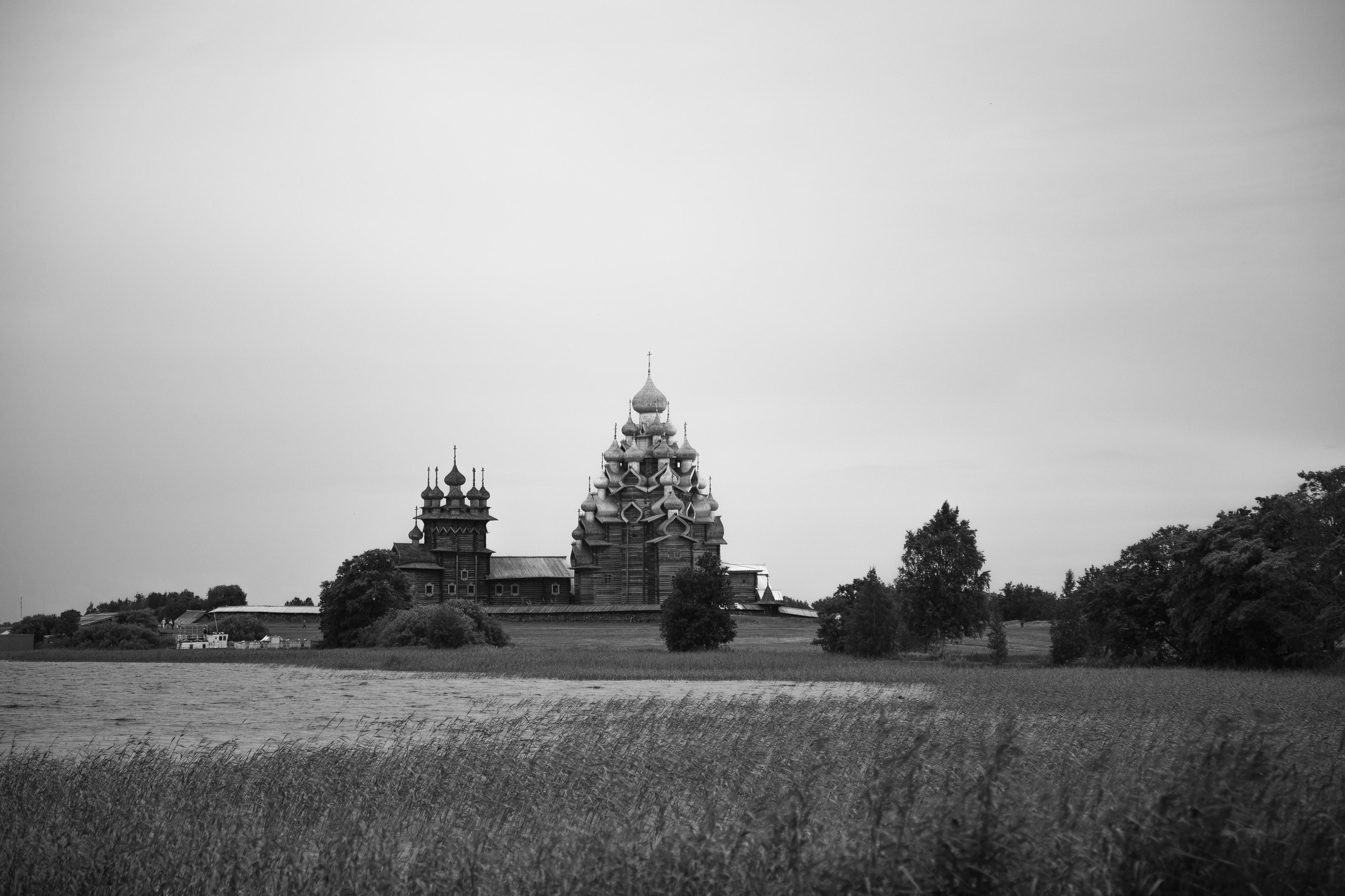 Russia. Kizhi Island. Covid period. Anastasia Shapoval violoniste et photographe. Paris — Bourges