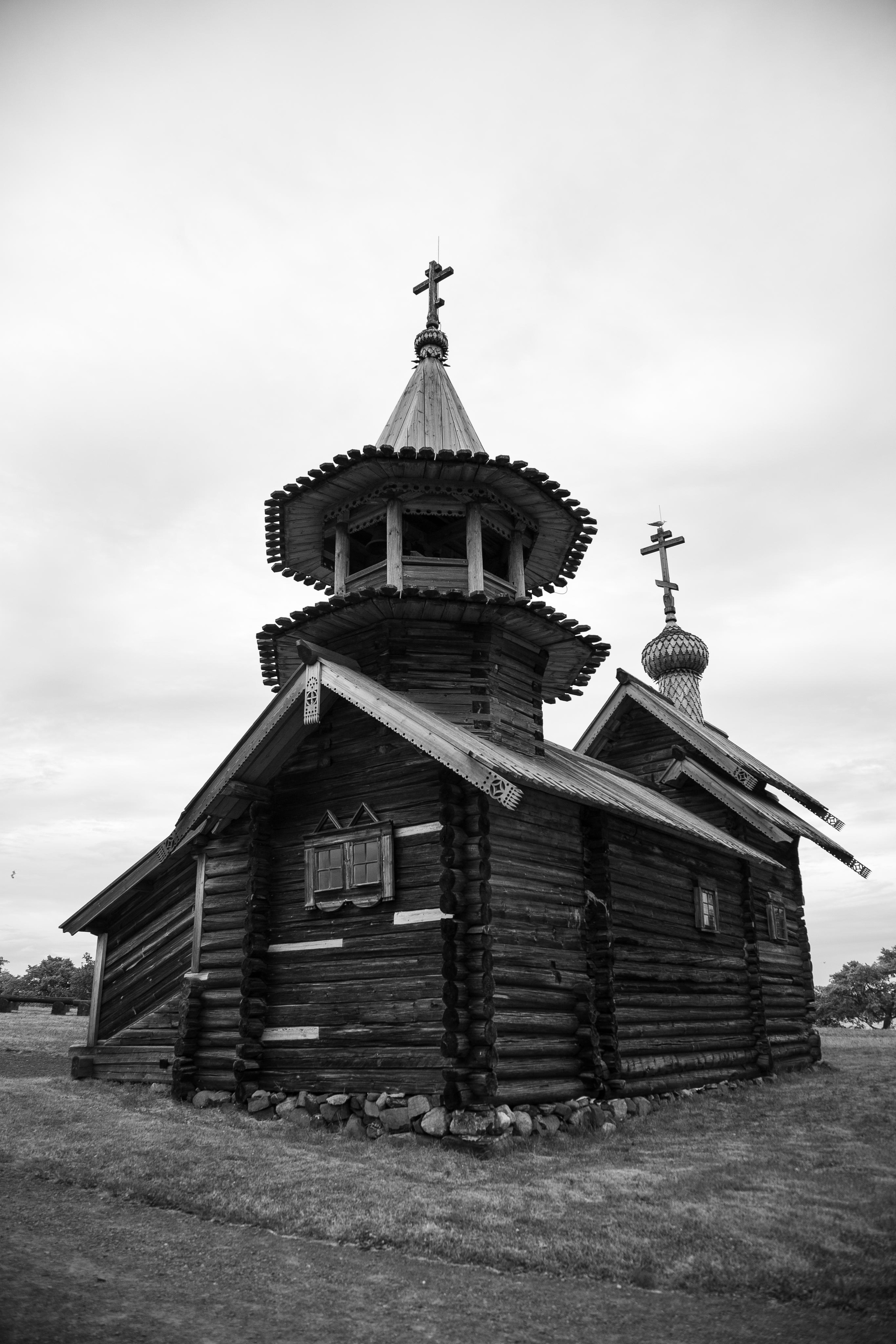 Russia. Kizhi Island. Covid period. Anastasia Shapoval violoniste et photographe. Paris — Bourges