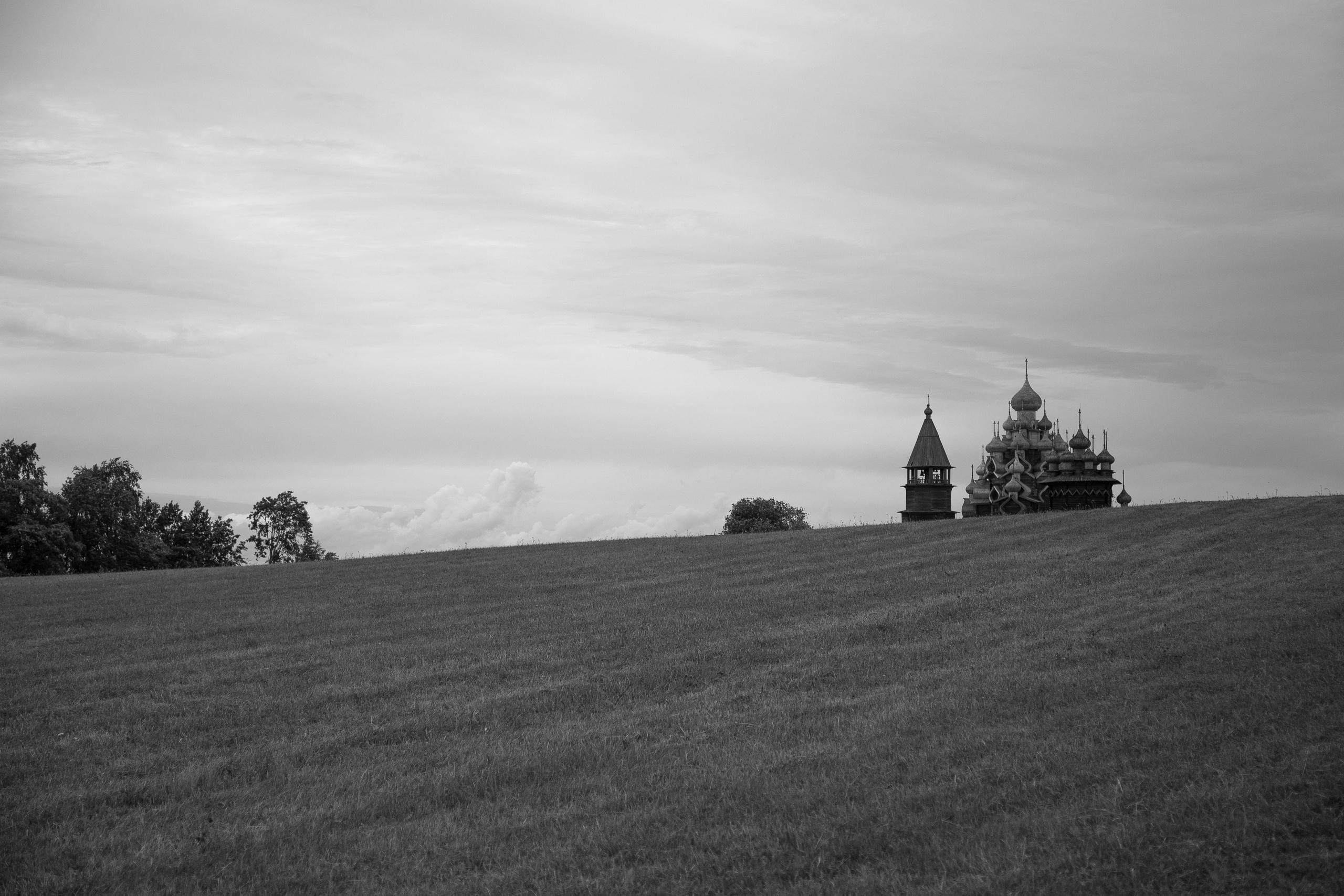 Russia. Kizhi Island. Covid period. Anastasia Shapoval violoniste et photographe. Paris — Bourges