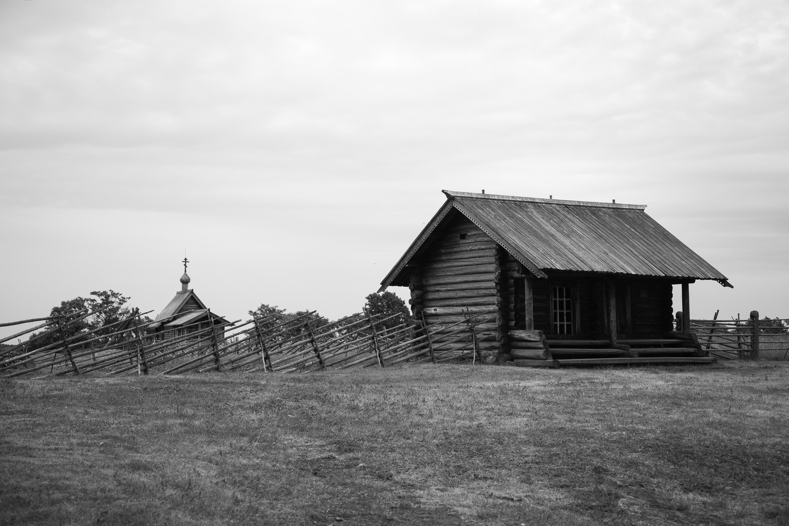 Russia. Kizhi Island. Covid period. Anastasia Shapoval violoniste et photographe. Paris — Bourges