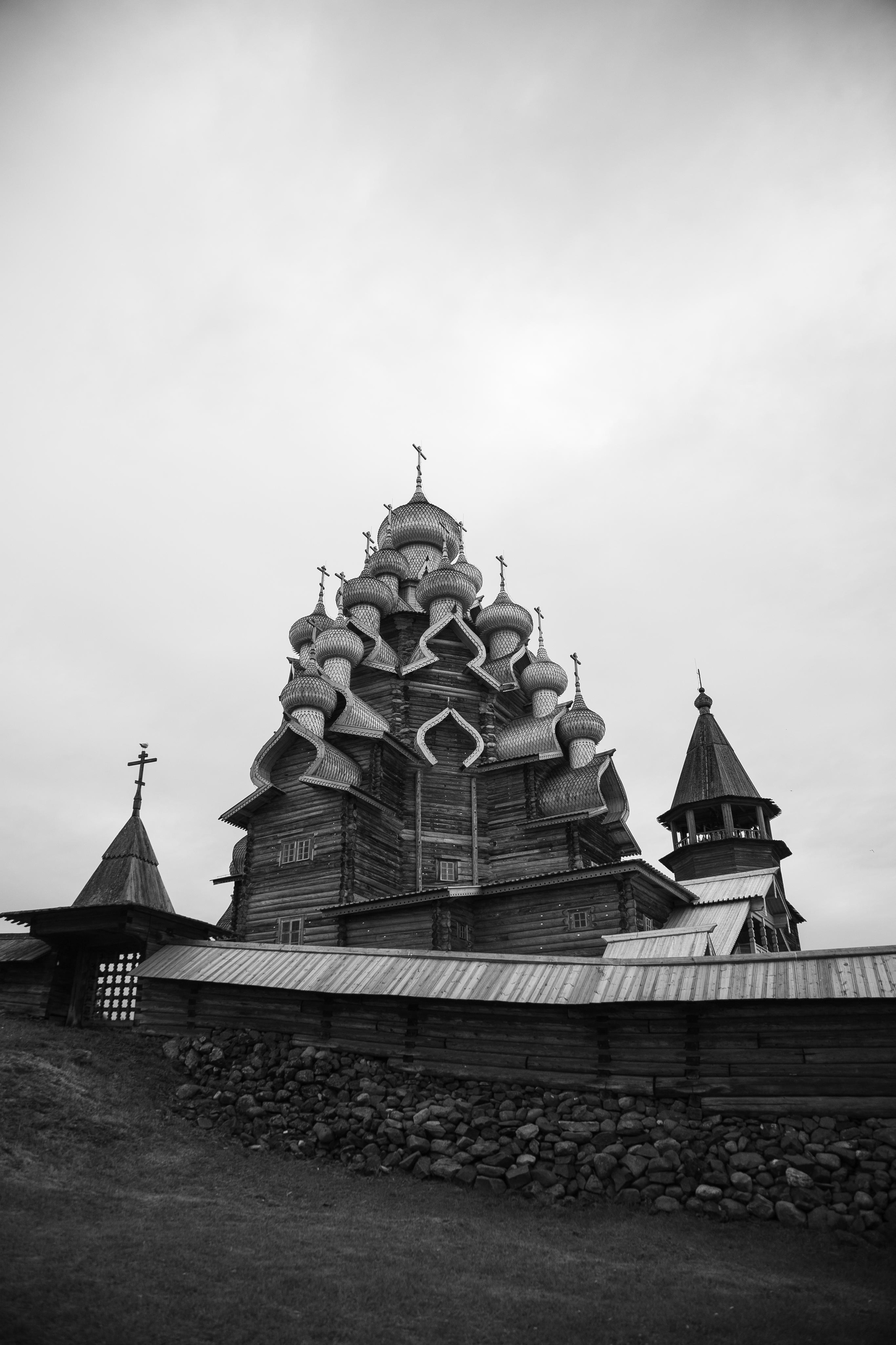 Russia. Kizhi Island. Covid period. Anastasia Shapoval violoniste et photographe. Paris — Bourges