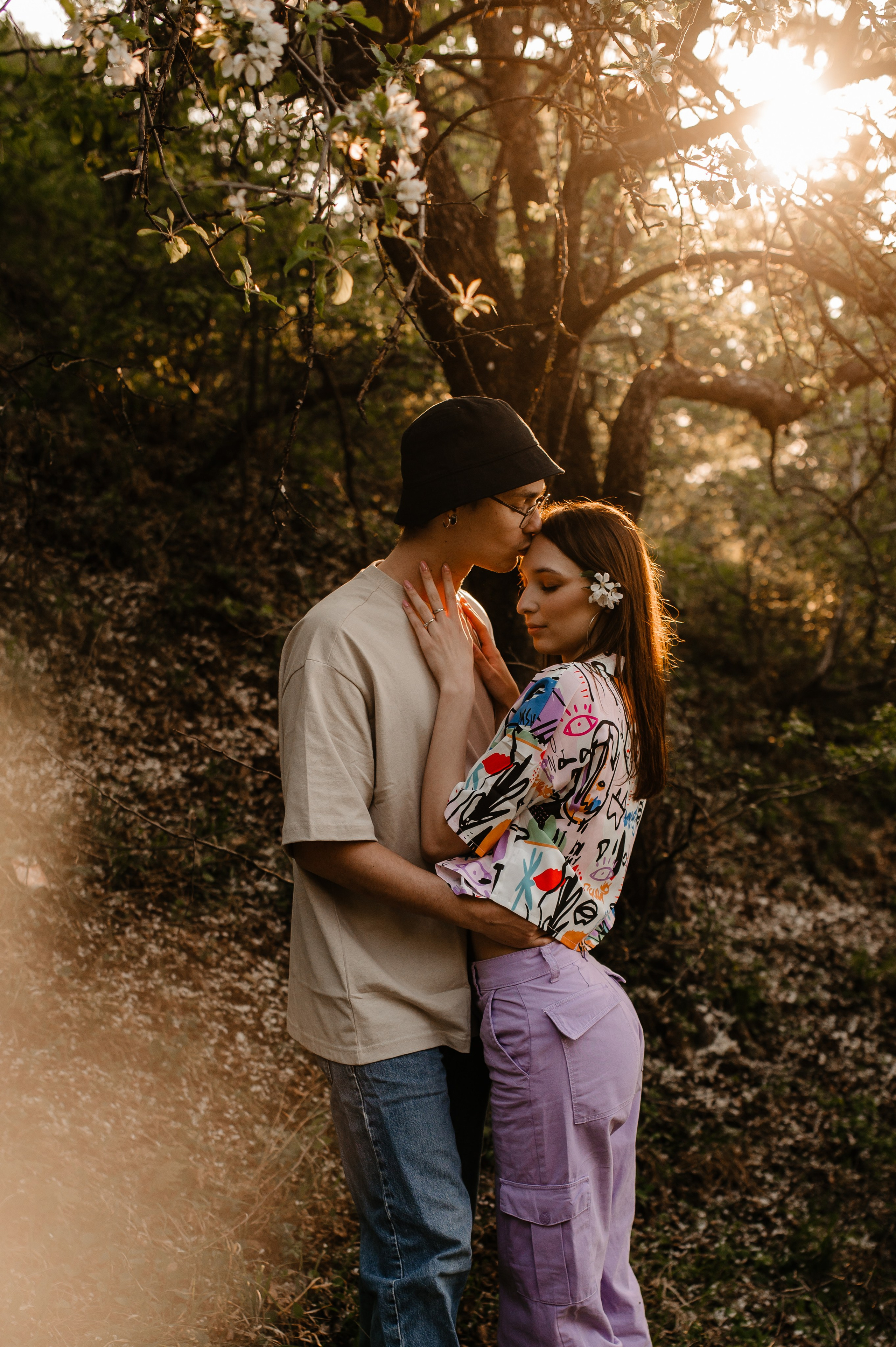 Sedinta foto la apus de primavara, copaci infloriti primavara. Proud Vision Weddings | Wedding Photography & Film — Servicii profesionale Foto Video Nunta Iasi