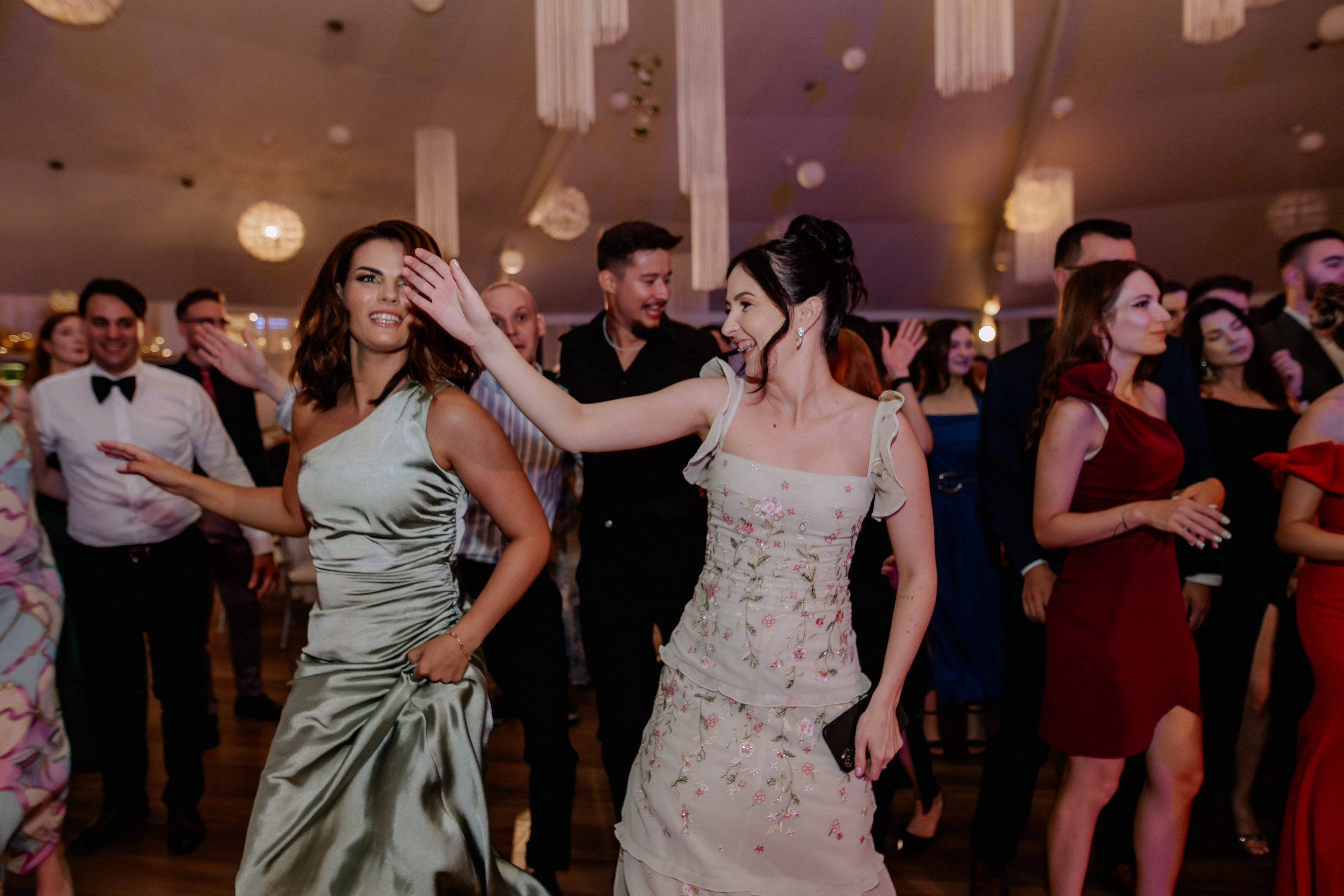 Madalina + Cosmin | Wedding day. Proud Vision Weddings | Wedding Photography & Film — Servicii profesionale Foto Video Nunta Iasi