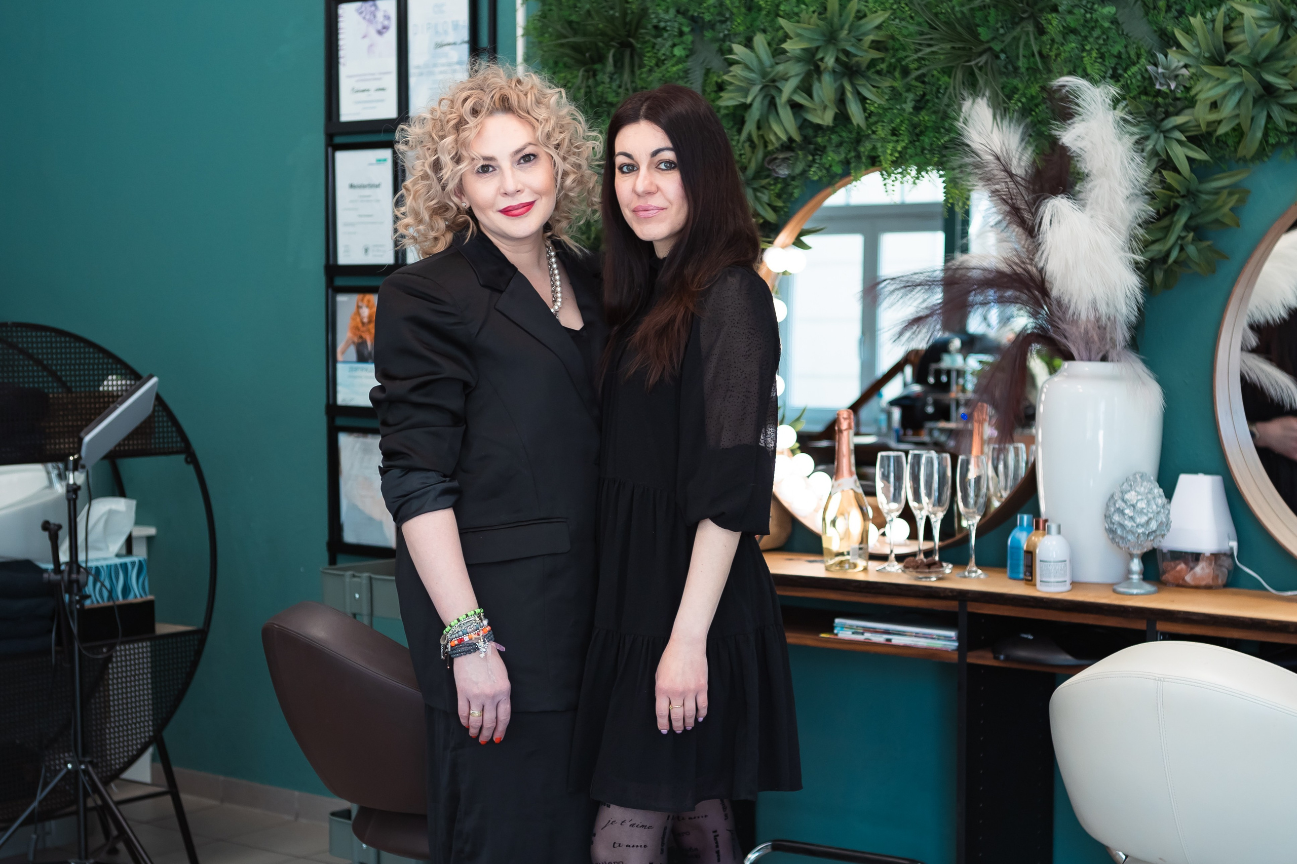 Haare und Nägel. www.bonbon-studio.de. Adelya Tomin