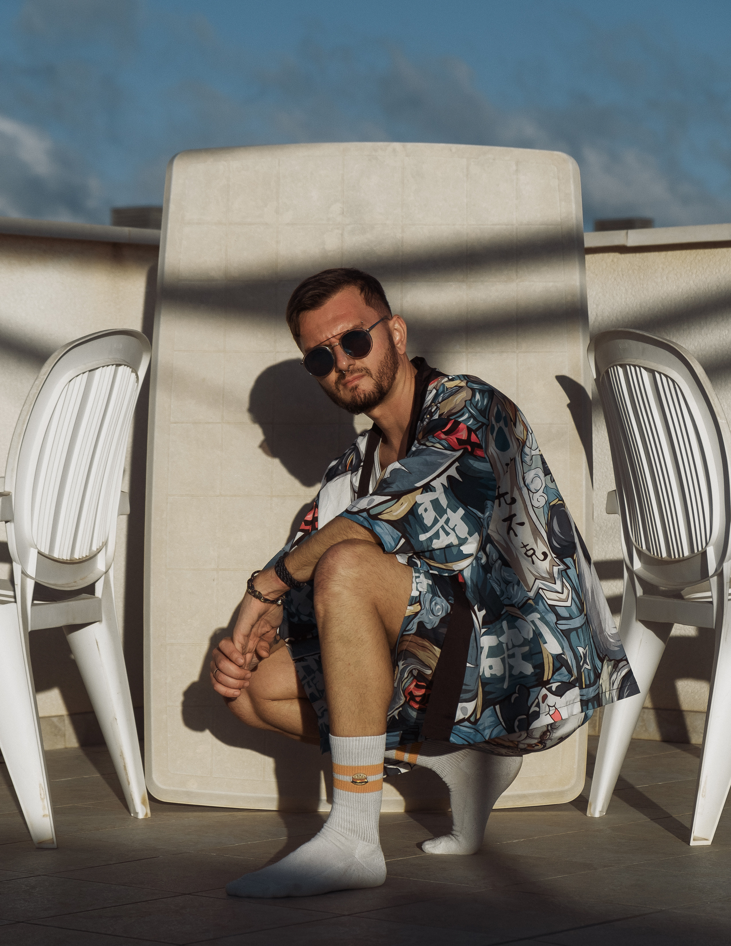 Стильная и веселая фотосессия для блогера на крыше в Торревьехе — Портретный фотограф в Аликанте