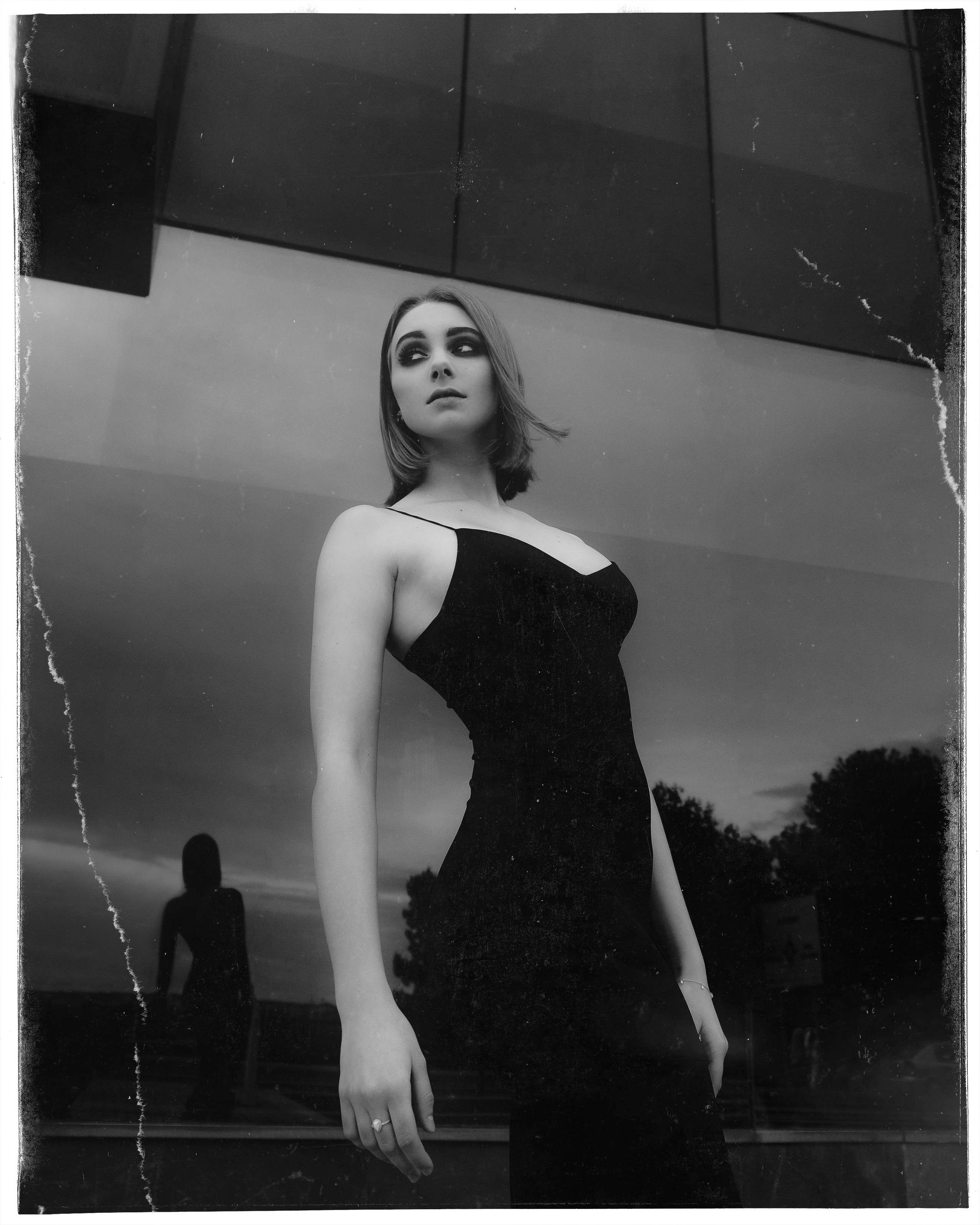 Фотопрогулка с моделью в промзоне Торревьехи — Портретный фотограф в Испании