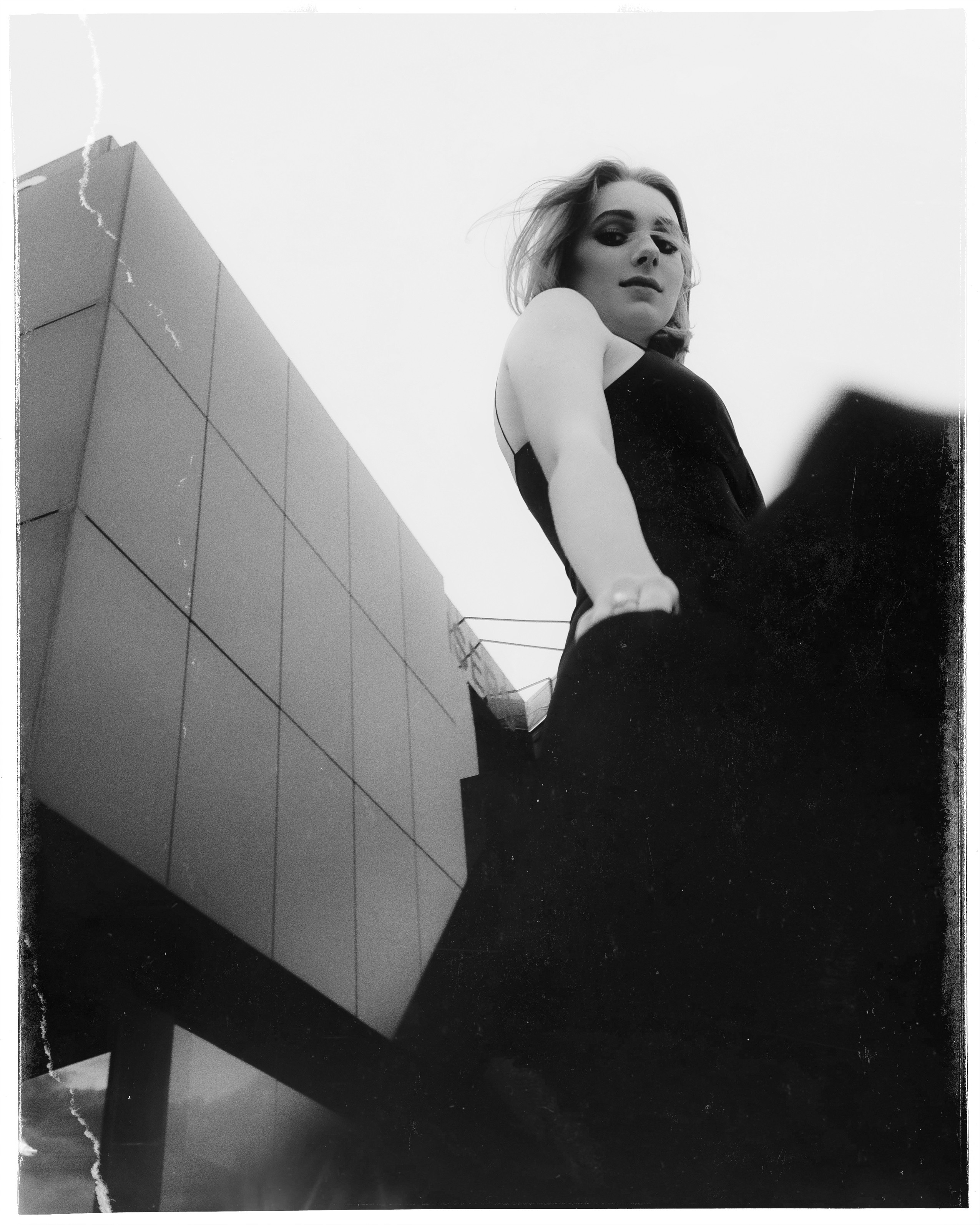 Фотопрогулка с моделью в промзоне Торревьехи — Портретный фотограф в Испании