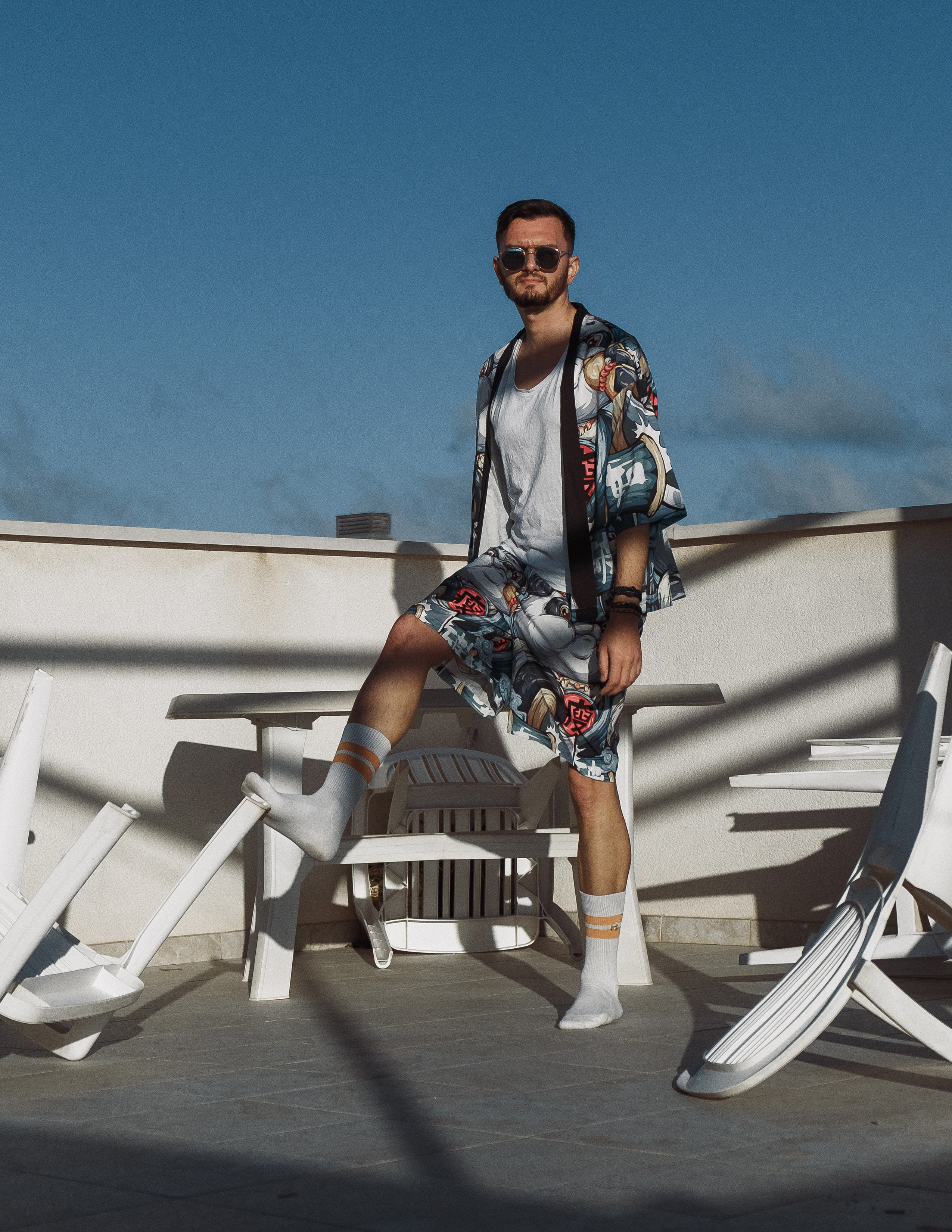 Стильная и веселая фотосессия для блогера на крыше в Торревьехе — Портретный фотограф в Аликанте