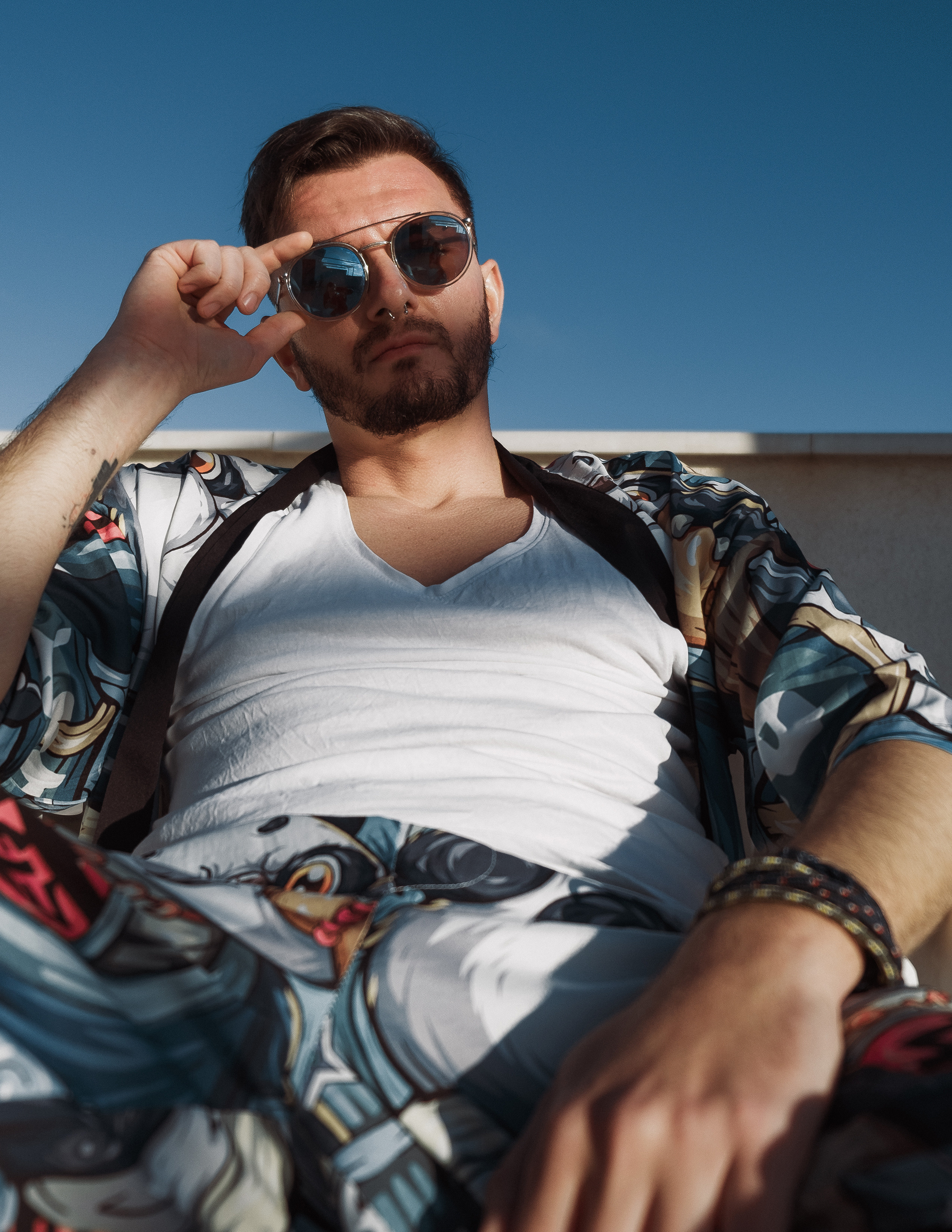 Стильная и веселая фотосессия для блогера на крыше в Торревьехе — Портретный фотограф в Аликанте