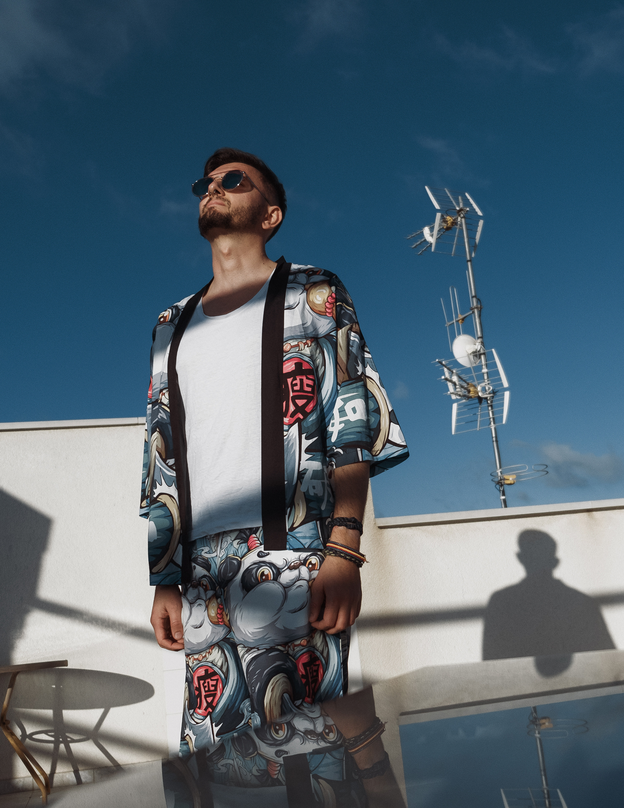 Стильная и веселая фотосессия для блогера на крыше в Торревьехе — Портретный фотограф в Аликанте