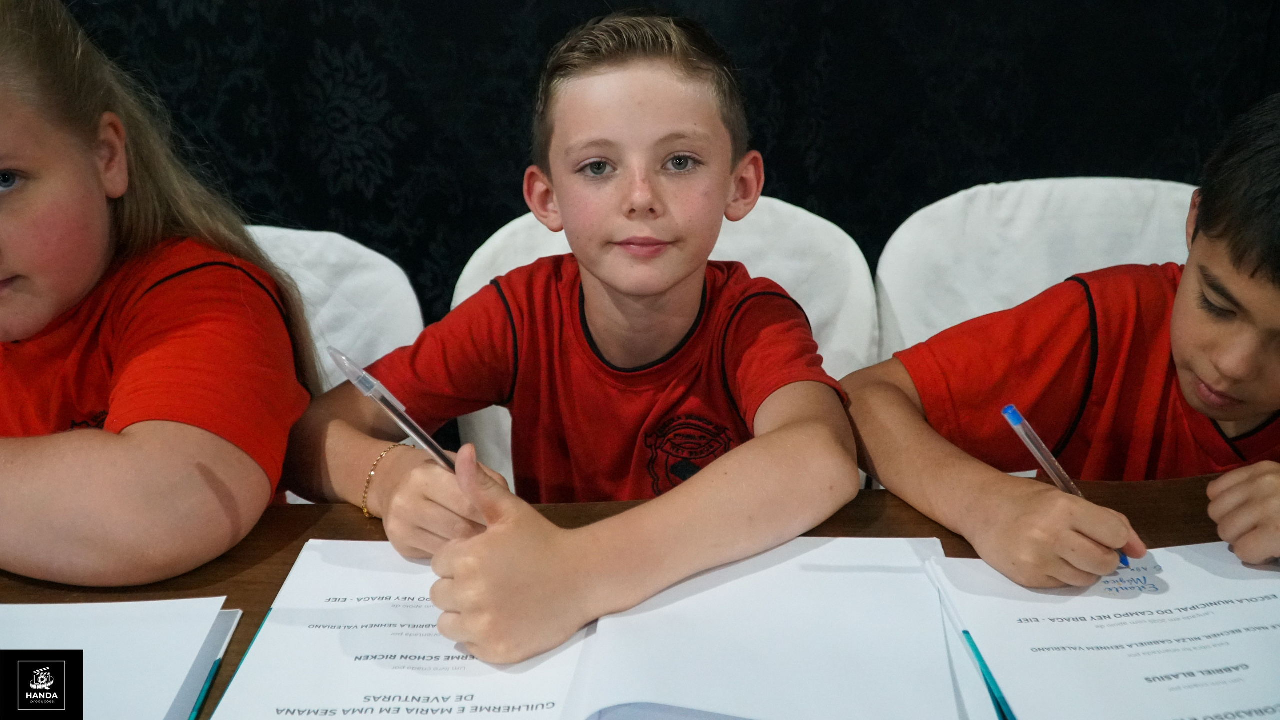 Noite autógrafos colégio Aurélio Buarque de Holanda. Handa Produções