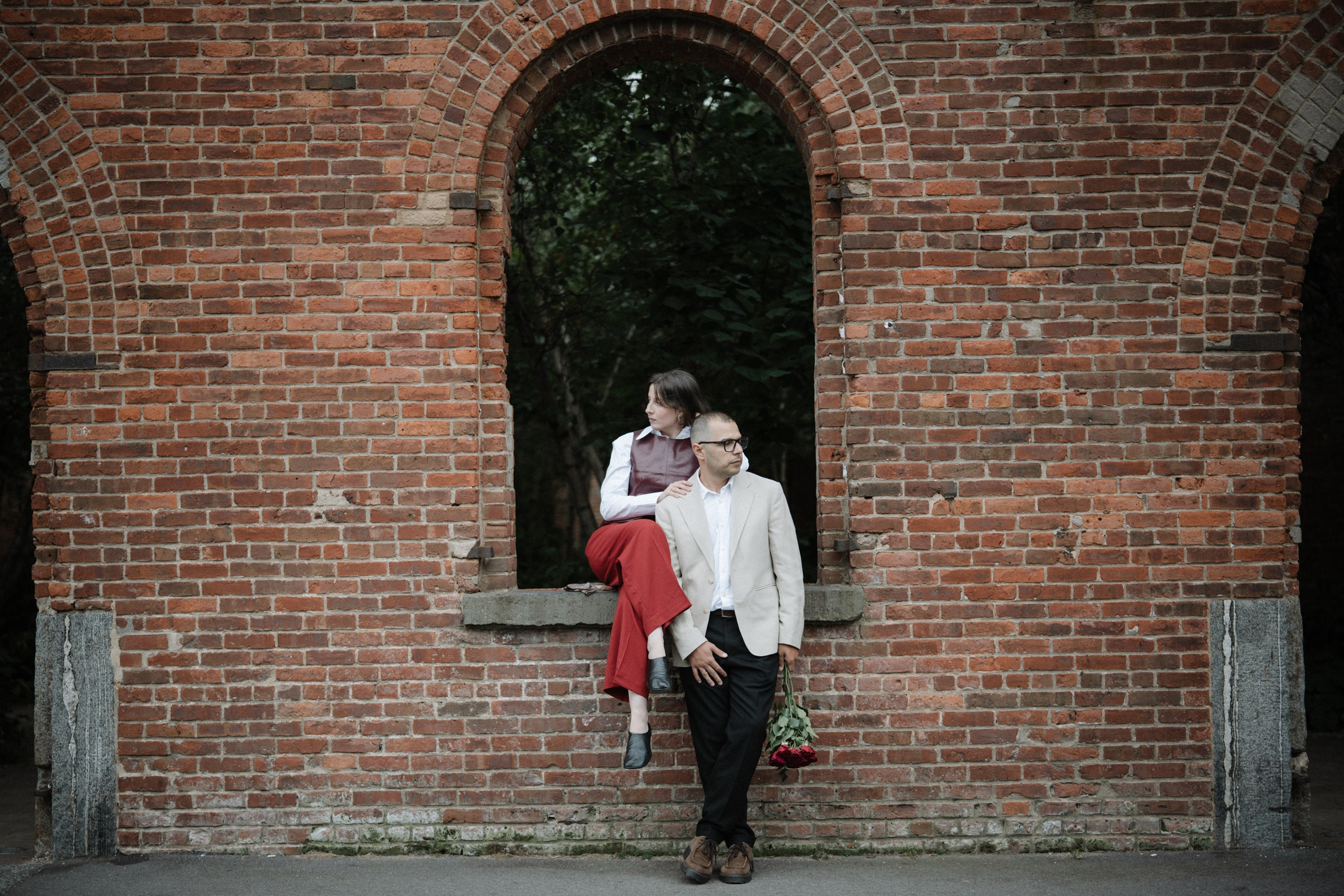 Couple in Dumbo. Portrait and wedding photographer in New York