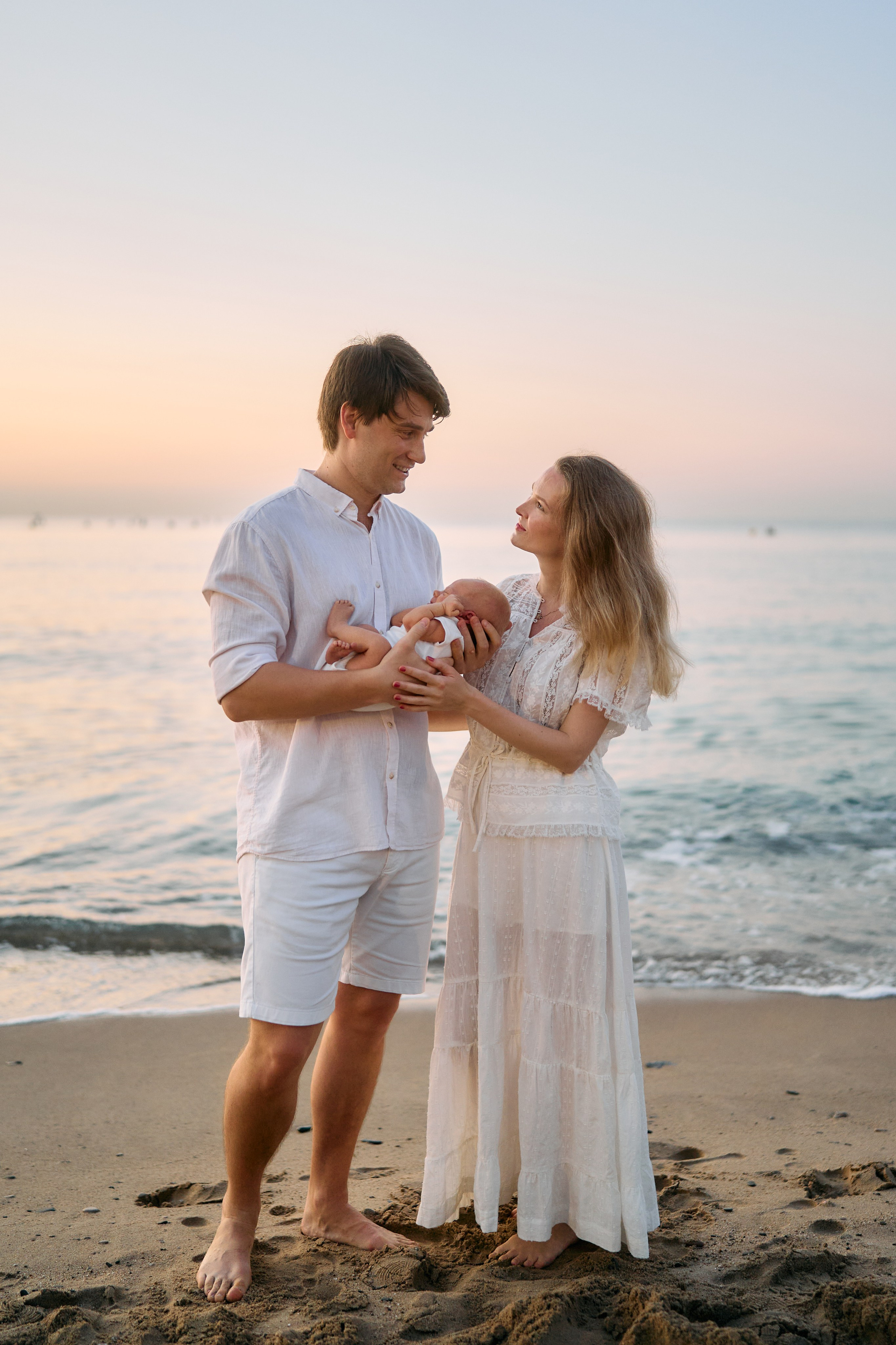 Description of the beach and sea location for a love-story or individual photo shoot in Barcelona, examples of photos. POSTCARD.BCN Photographer Kate in Barcelona. Love-story, family or individual photo shoots