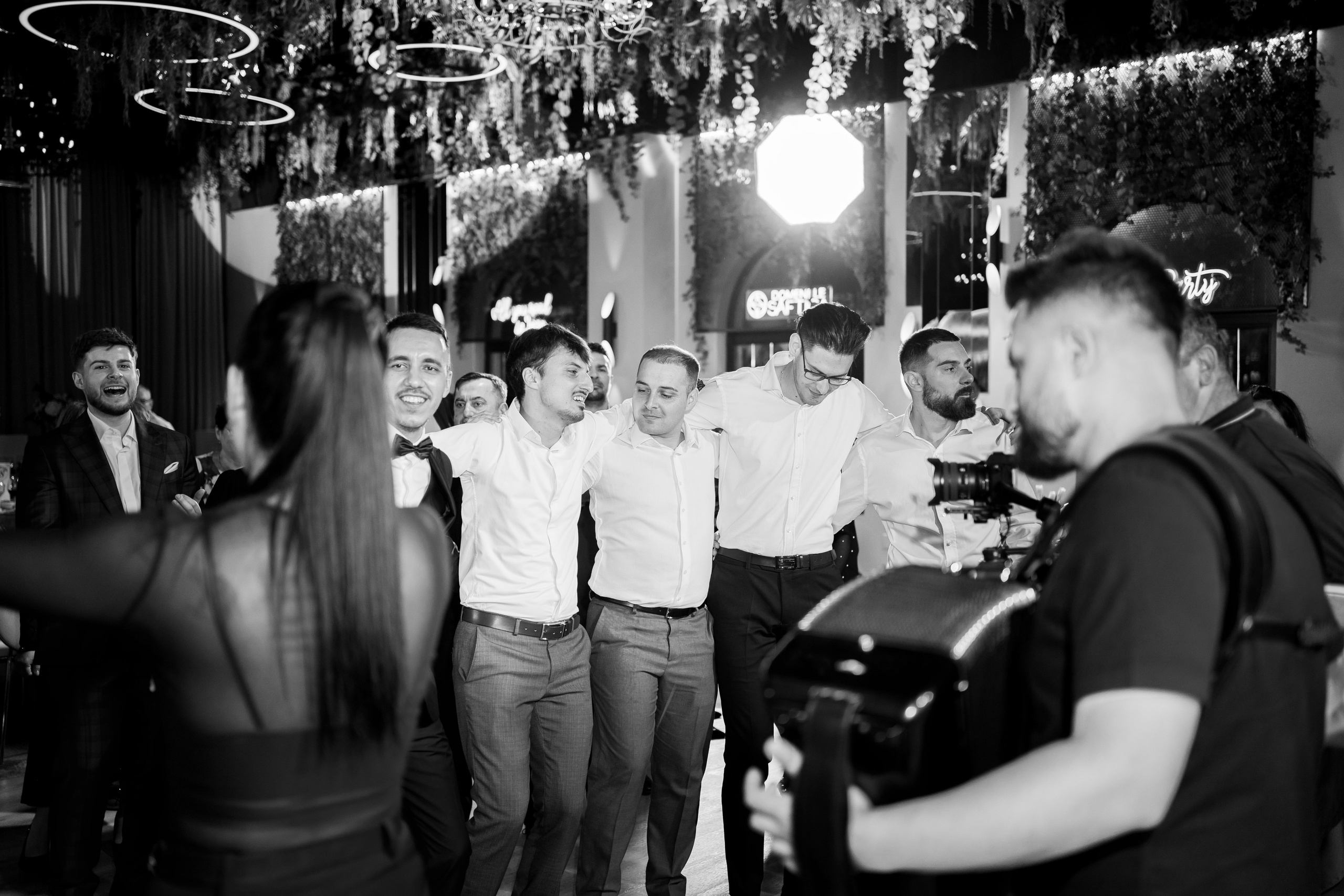 PARTY. Gabriel Florea — Fotograf nuntă București