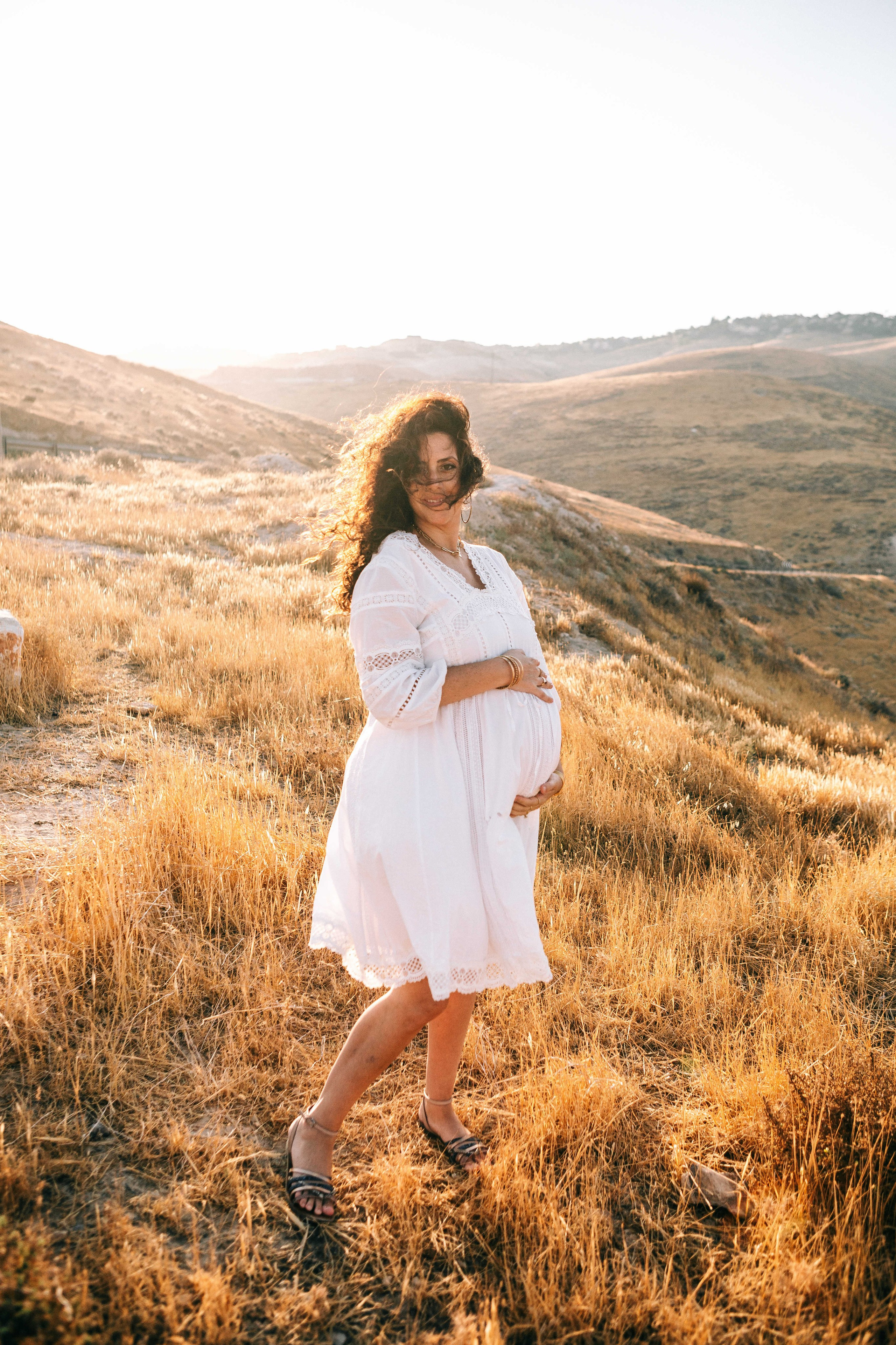 PREGNANT PHOTOSESSION IN THE DESERT. PHOTOGRAPHER IN ISRAEL