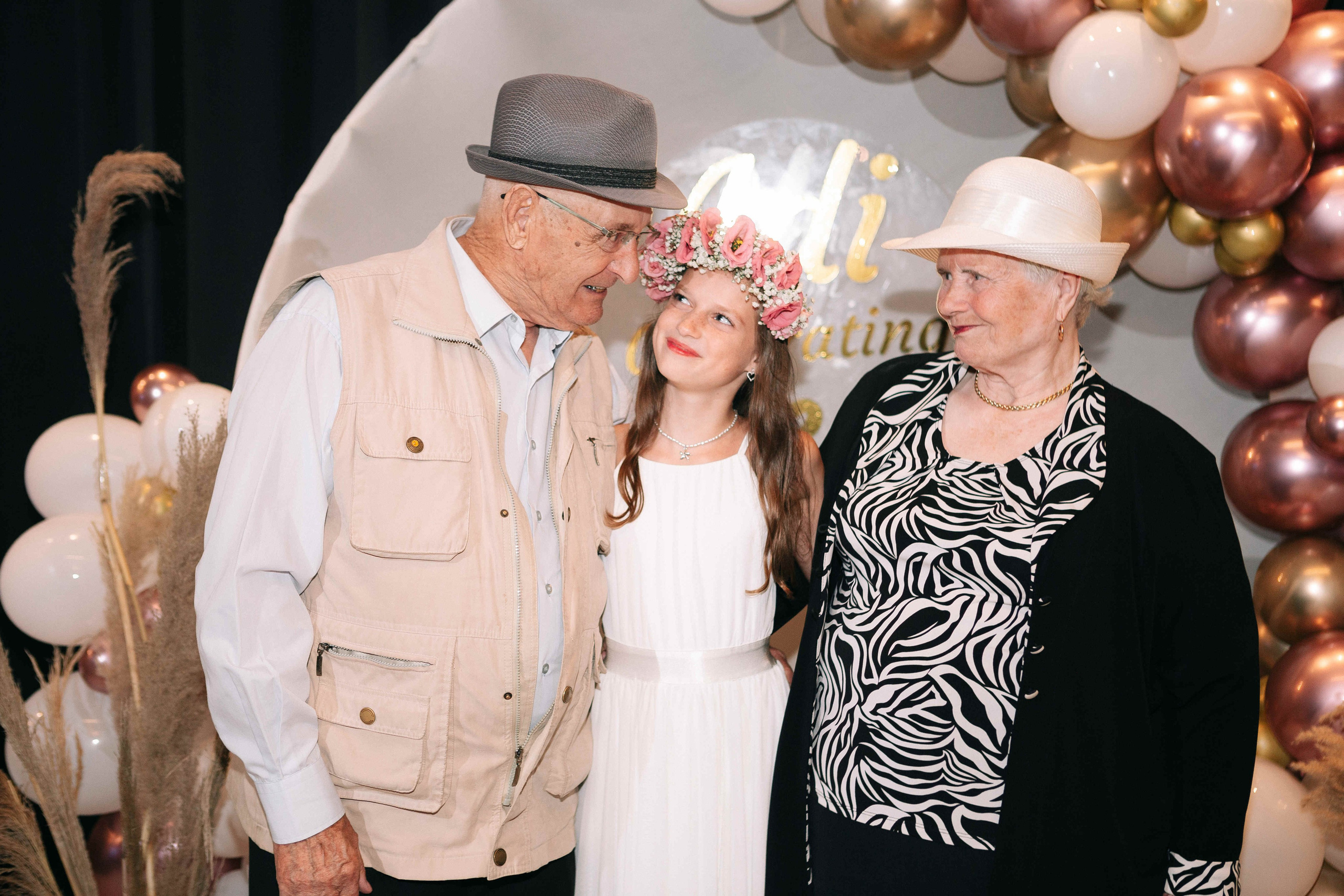 PARTY WITH FRIENDS. Https://shi-photo.com/