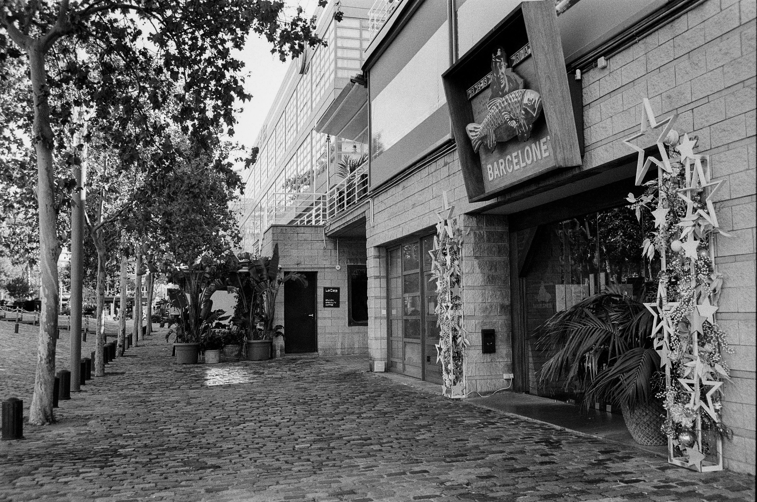 Barcelona — Light, Rhythm and Architecture. Wedding Stories — Professional Wedding Photography & Videography in Germany, Italy, Spain & all across Europe