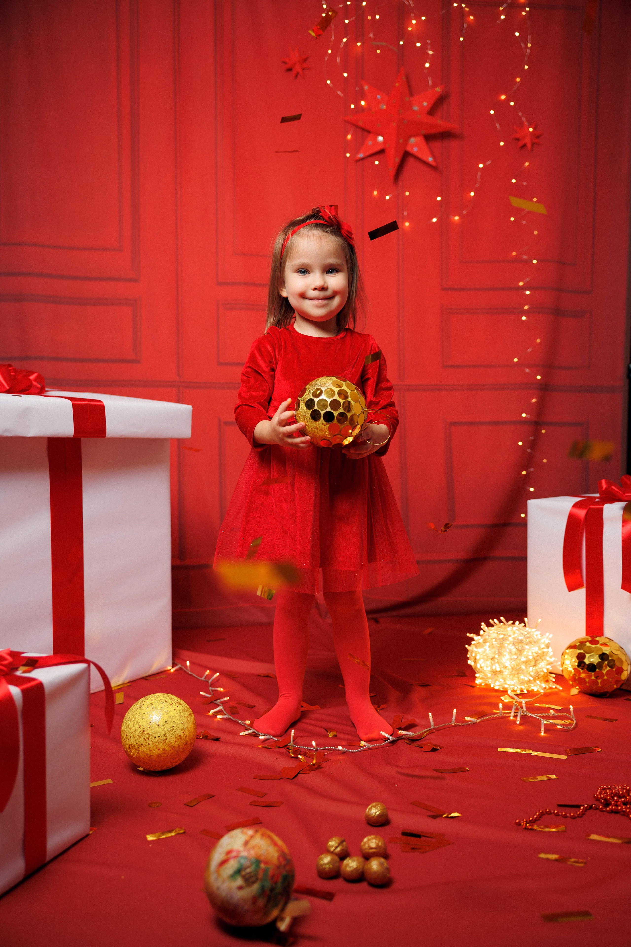 Sesja świąteczna Szczecin | Mini sesje świąteczne Szczecin | Mini sesje świąteczne | Sesja świąteczna w studio | Sesja świąteczna rodzinna cena | Mini sesja rodzinna Szczecin| Sesje świąteczne rodzinne | Sesja zdjęciowa • świąteczna sesja zdjęciowa • minimalistyczne aranżacje • zdjęcia lifestylowe • rodzinne świeta • świąteczny czas • voucher • prezent • fotografia rodzinna