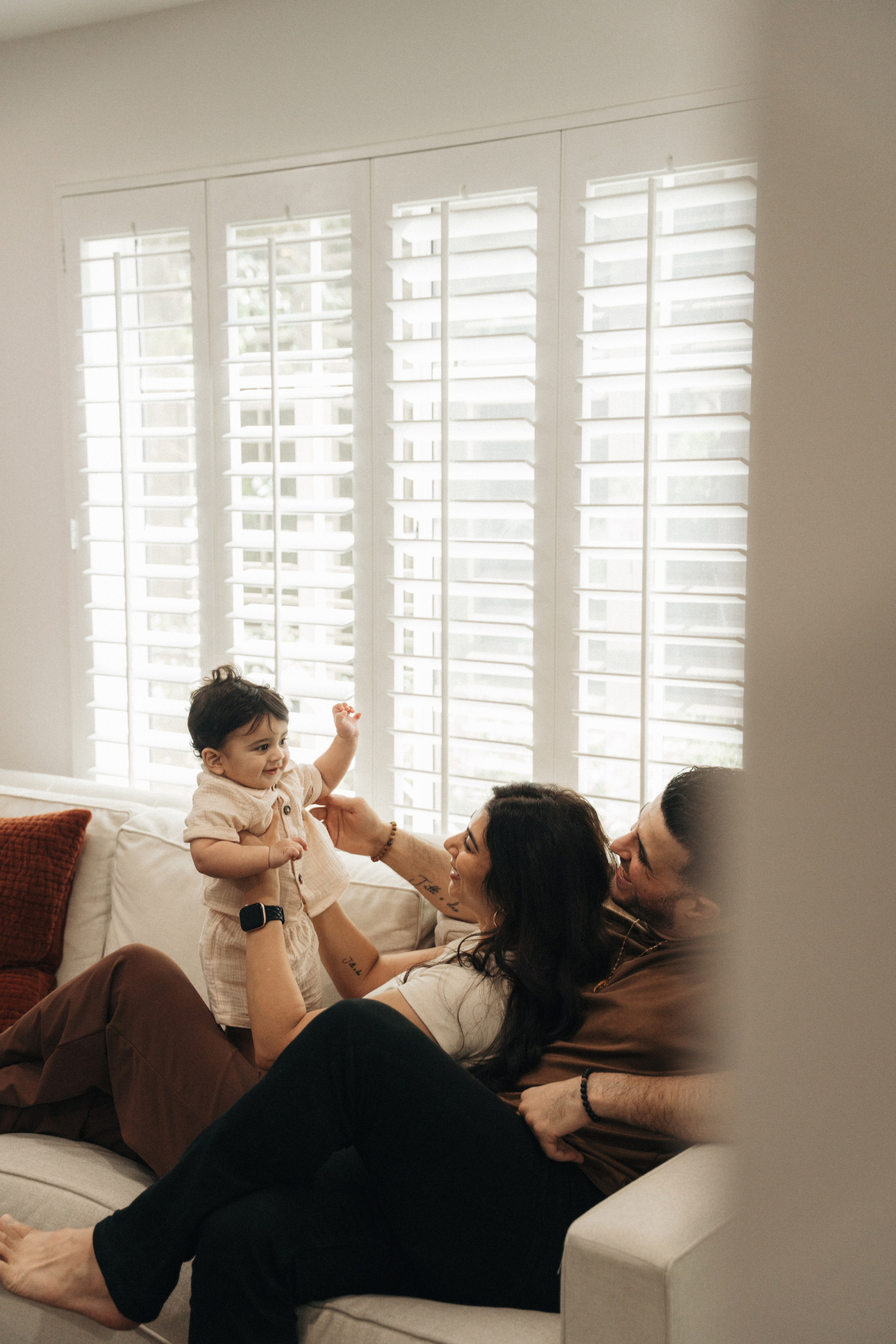 Santa Monica Family photographer. Los Angeles family photographer. Family photography. Family photoshoot. Maternity photoshoot. Beach family photoshoot. Home family photoshoot. Maternity beach photoshoot. Family holiday photoshoot. Family photographer. Photographer for families