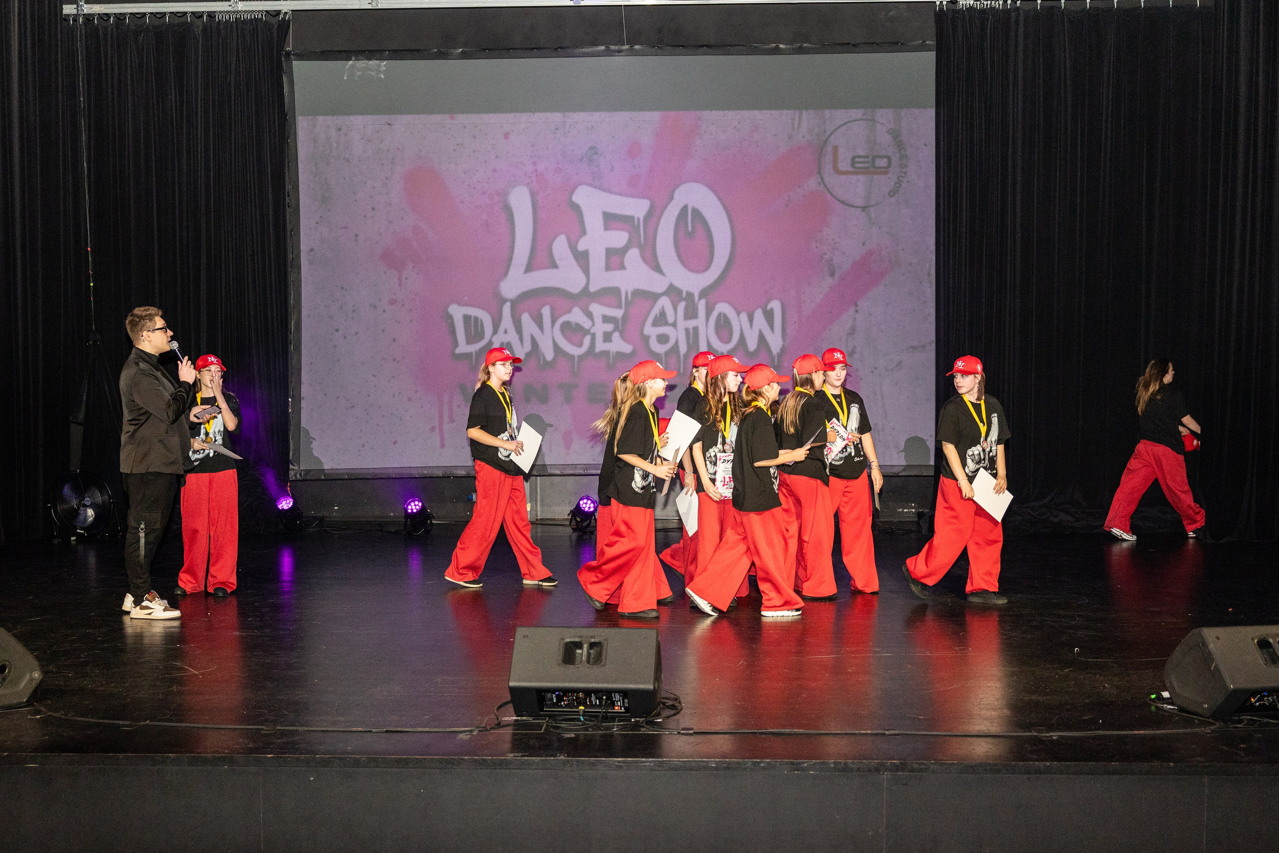 LEO DANCE SHOW WINTER 2025. Семейный и детский фотограф в Варшаве Мила Бобровская