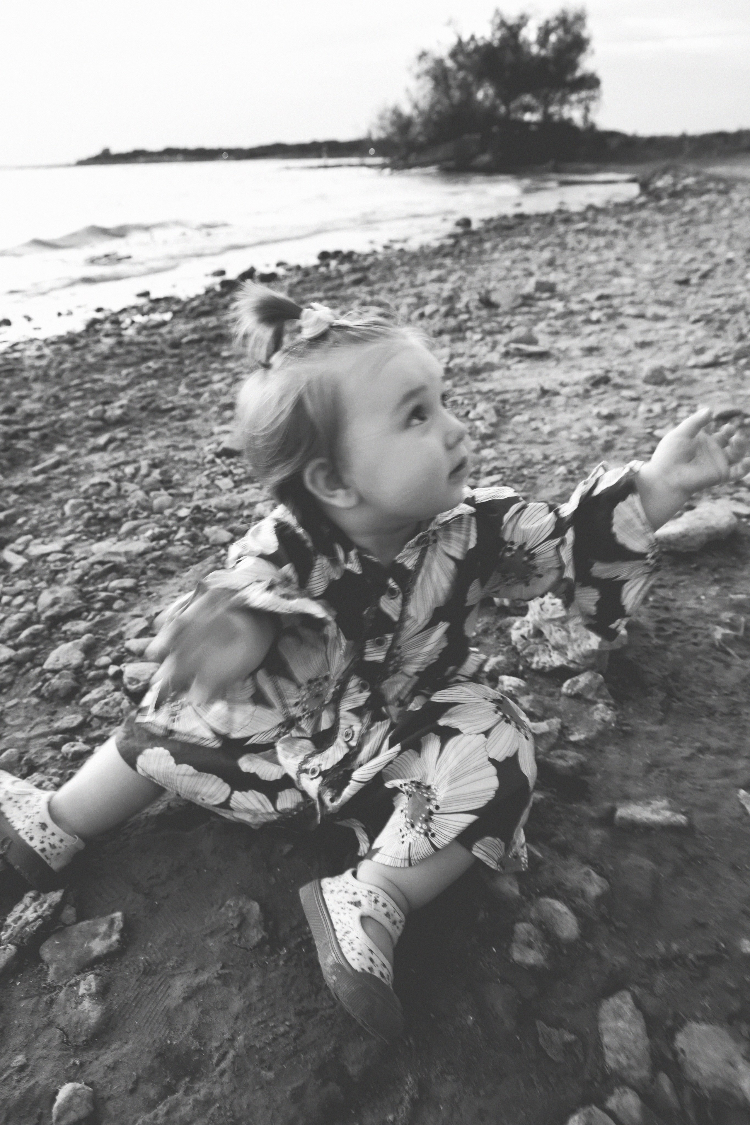 Baby Family Photoshoot – Outdoor Family Photography with Infant or Toddler. Lana Petrychenko — Portrait & Family Photographer. Valencia, Spain