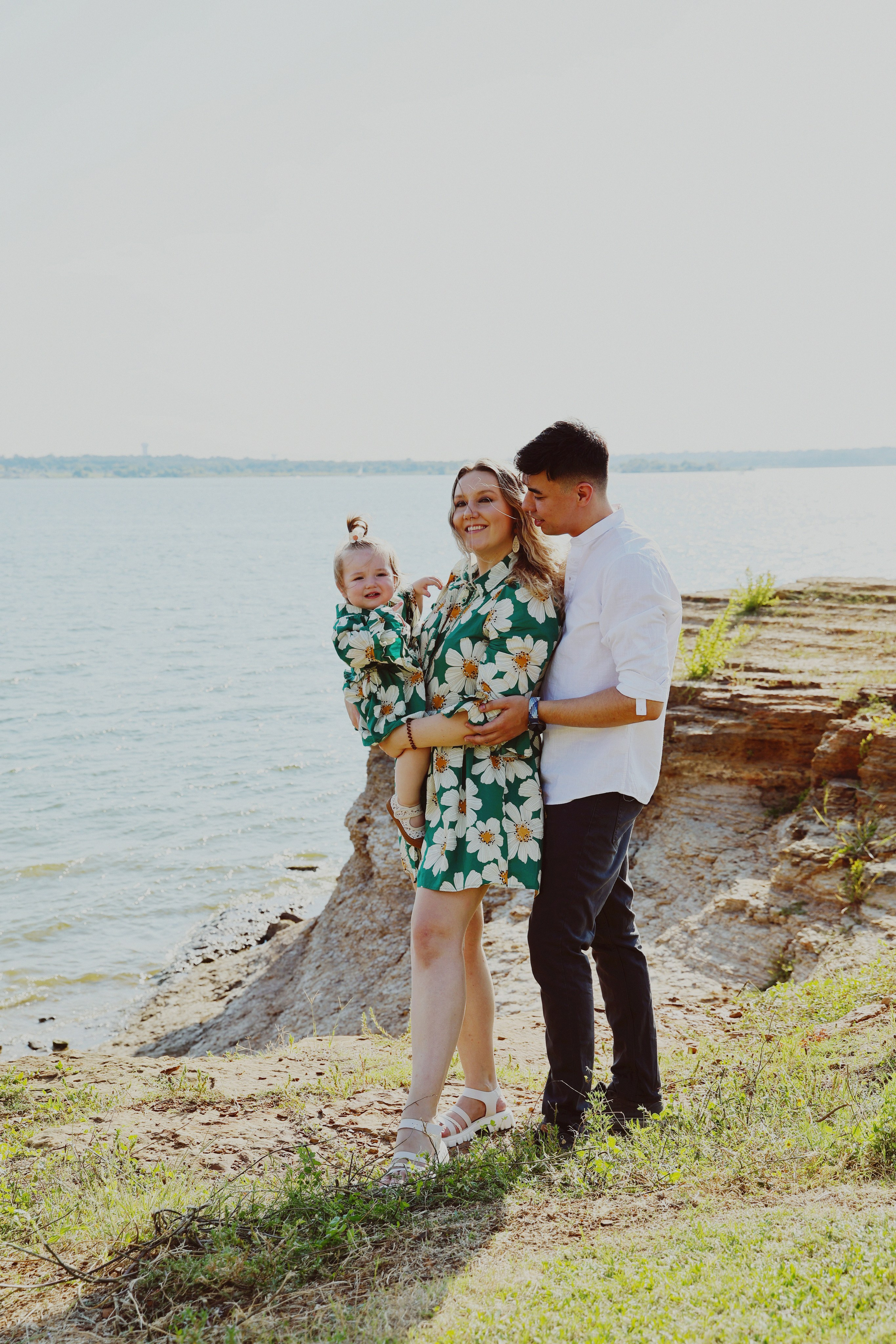 Baby Family Photoshoot – Outdoor Family Photography with Infant or Toddler. Lana Petrychenko — Portrait & Family Photographer. Valencia, Spain