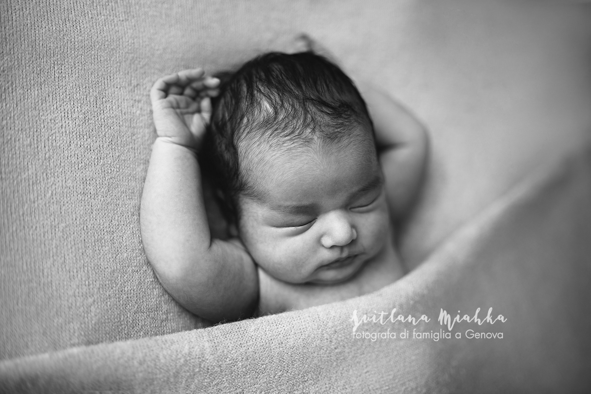Newborn 2025. Svitlana Miahka fotografa a Genova