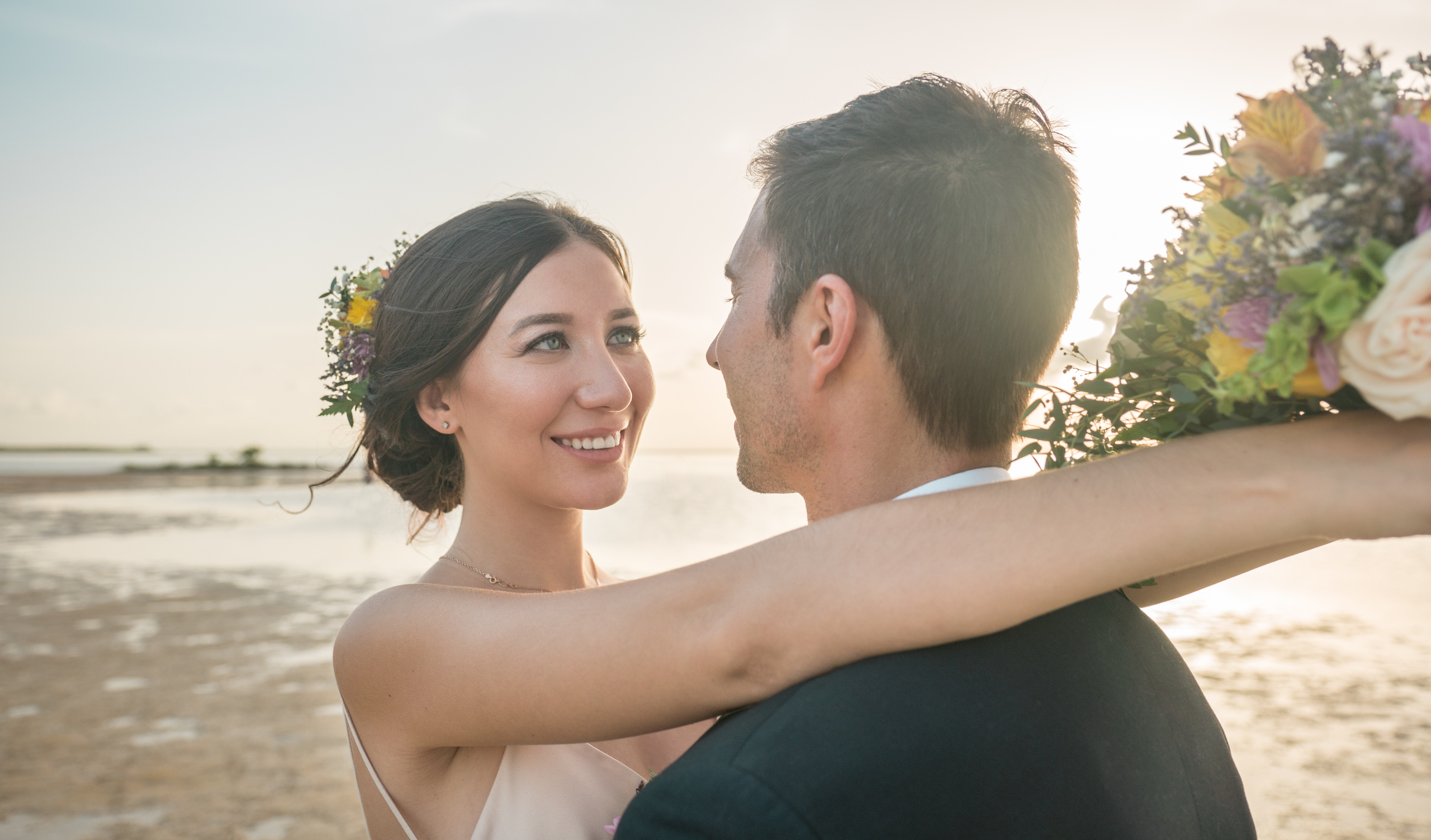 Romantic seaside wedding couple photo at sunset – intimate elopement in Mexico