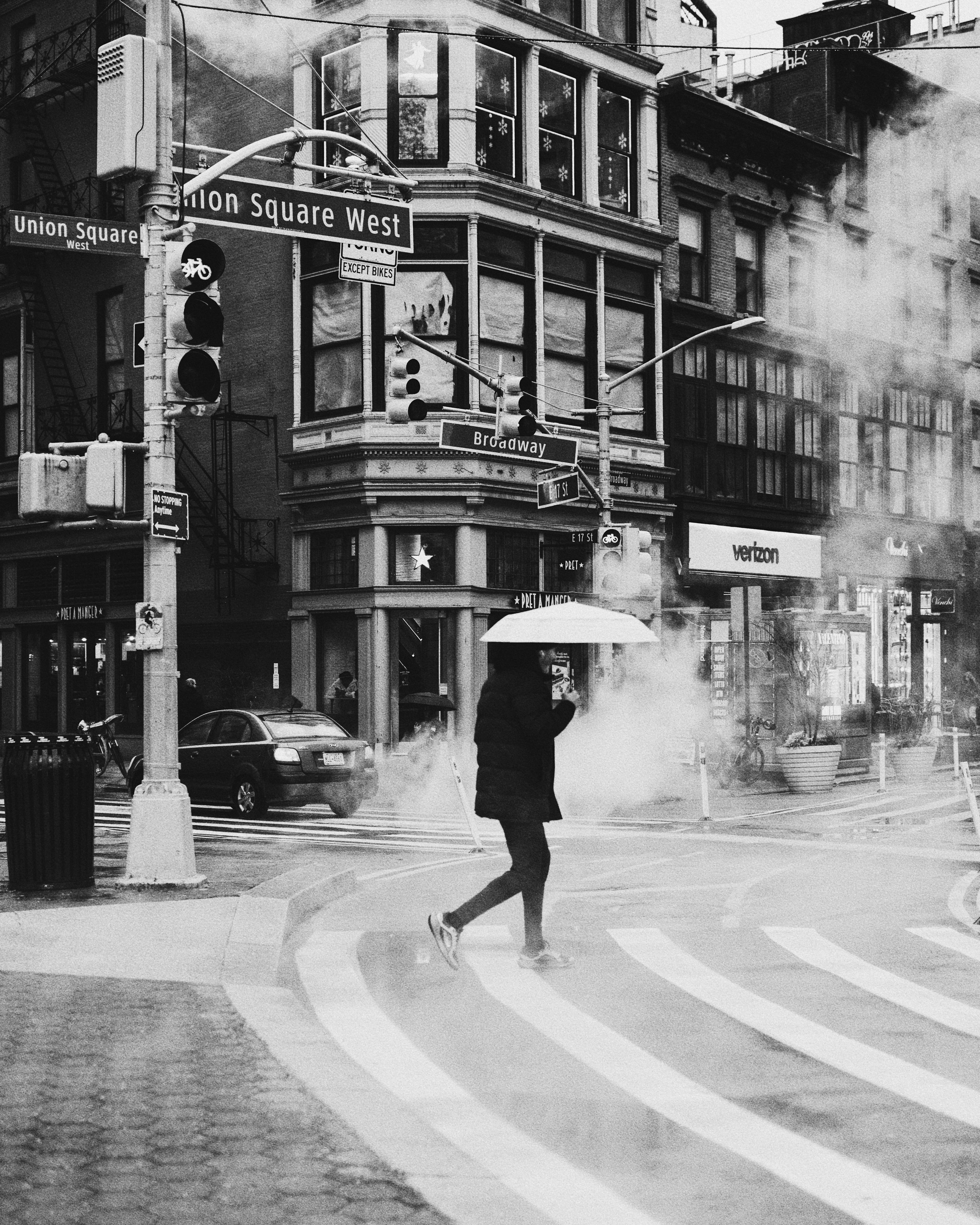 B&W Street. Il-kin.com