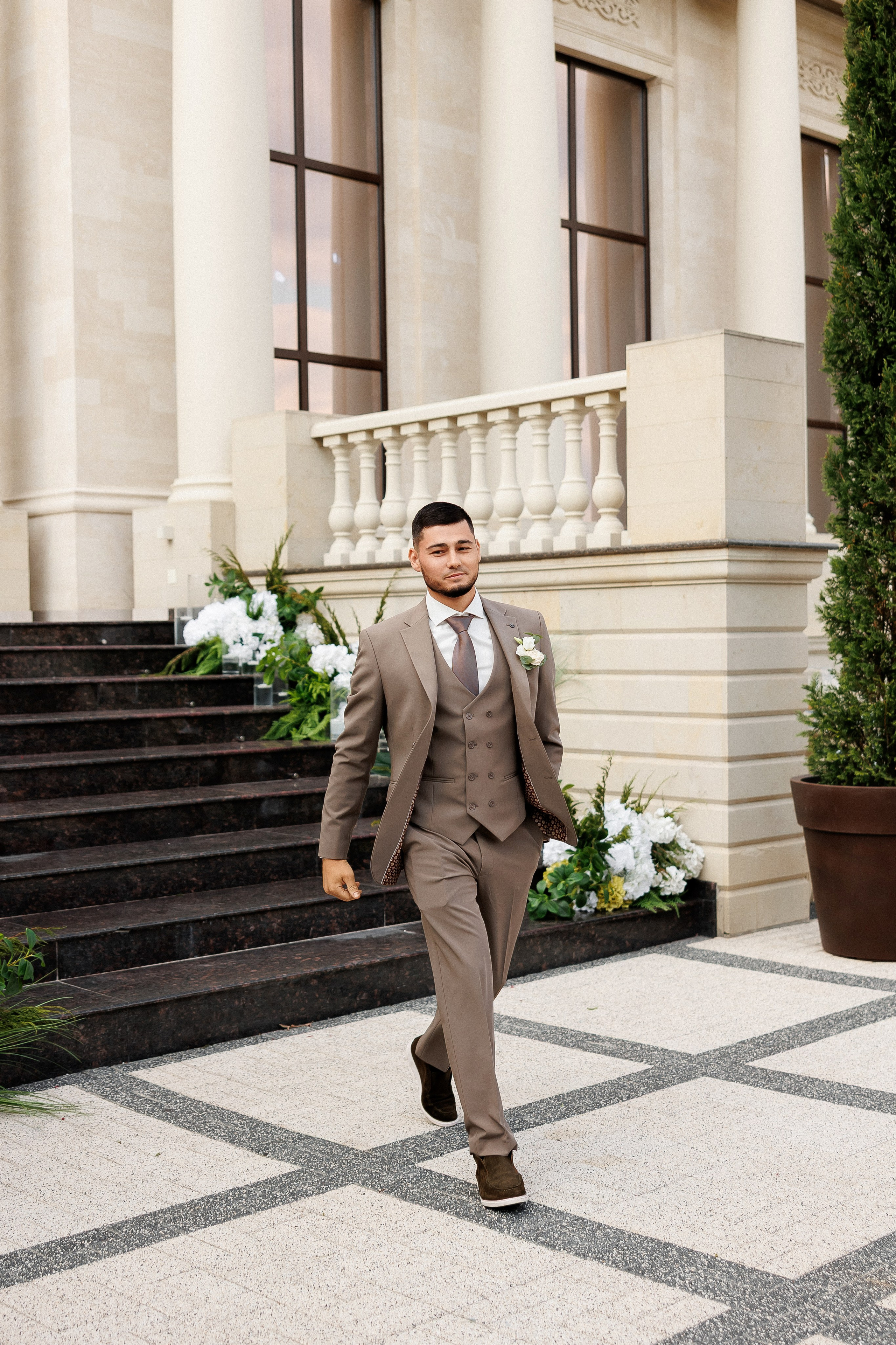 Eugen & Livia — Grand Elysee — Wedding Day. Servicii Foto și Video 067188353